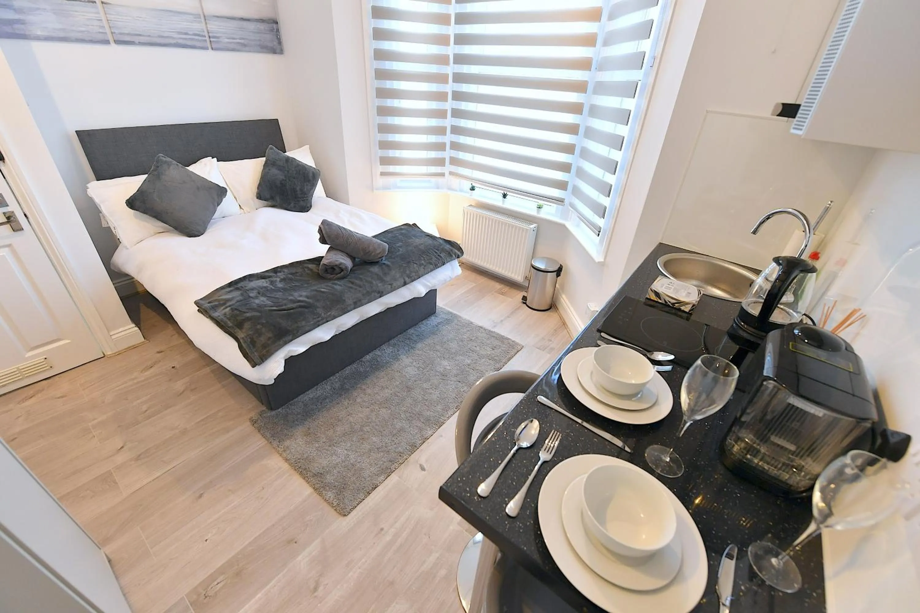 Bed in Stylish Studios by Luxestays Fulham