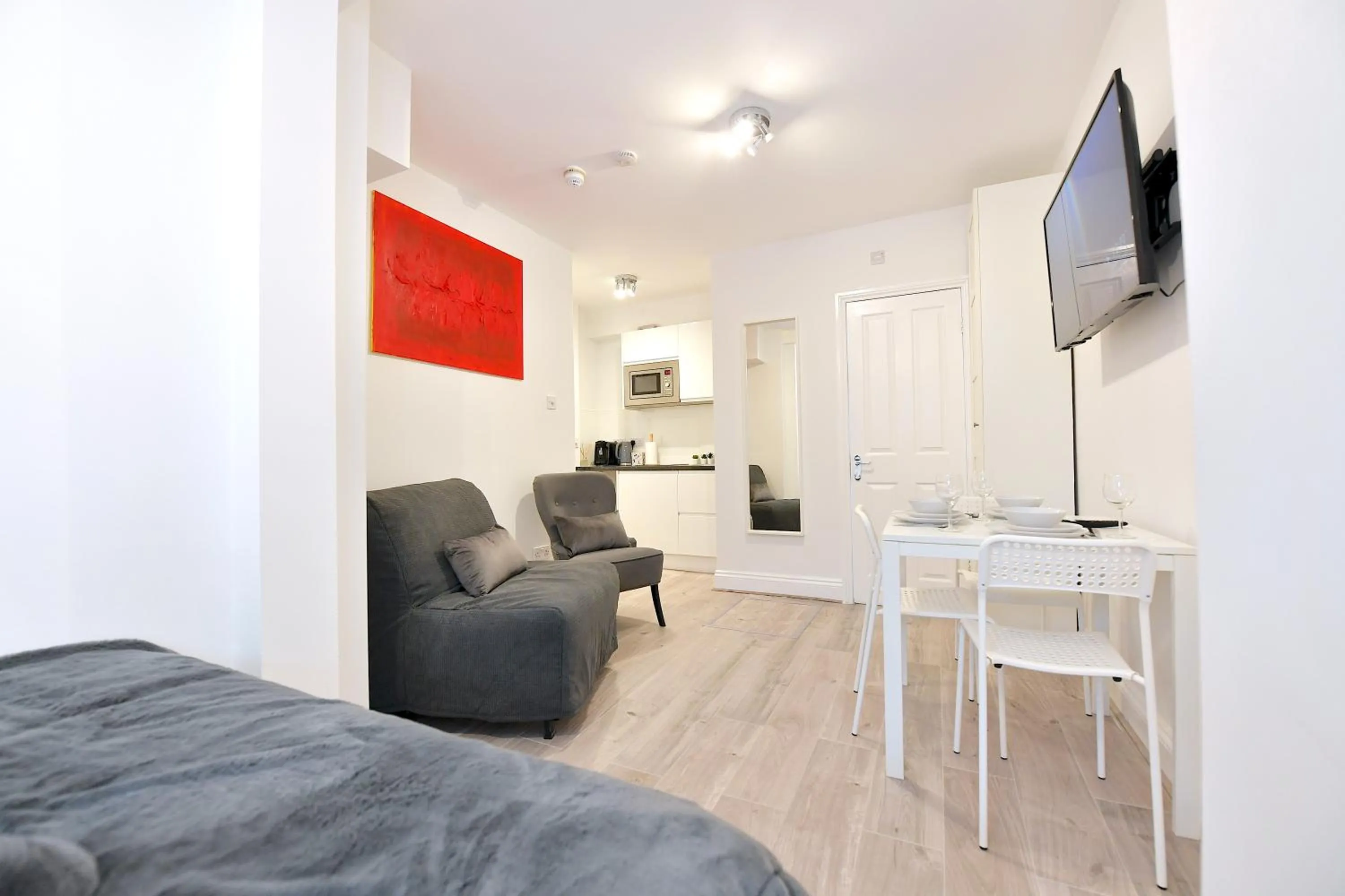 TV and multimedia in Stylish Studios by Luxestays Fulham
