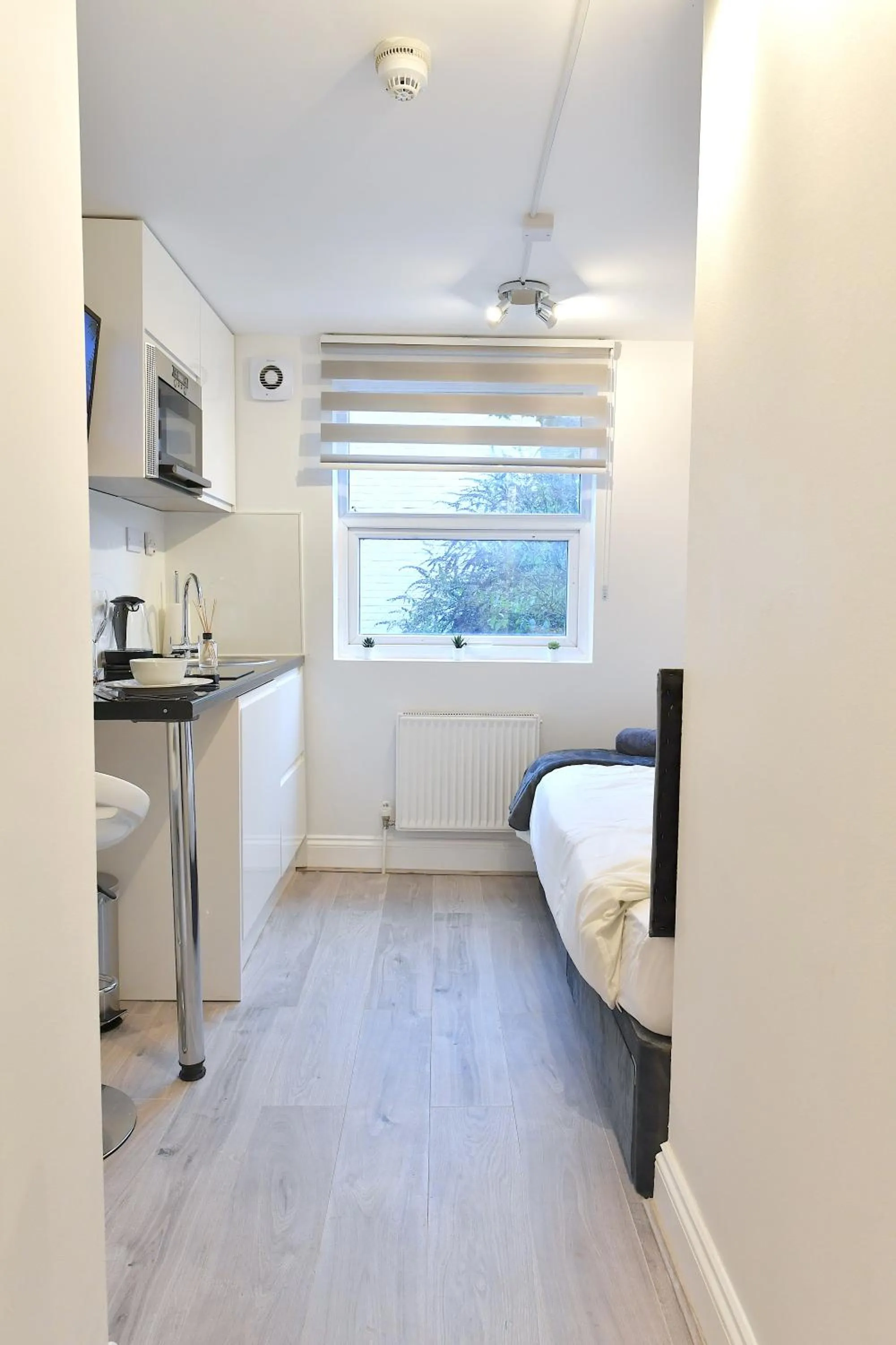 Bed in Stylish Studios by Luxestays Fulham
