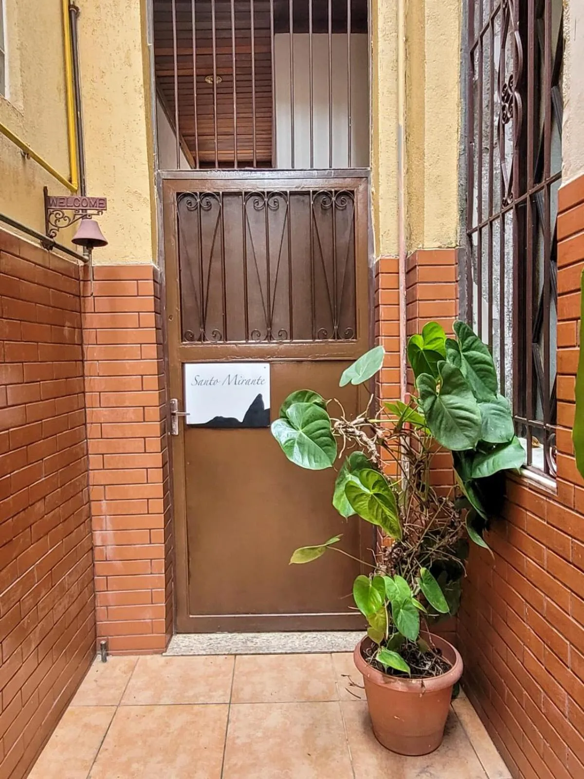 Property building in Santo Mirante Hostel
