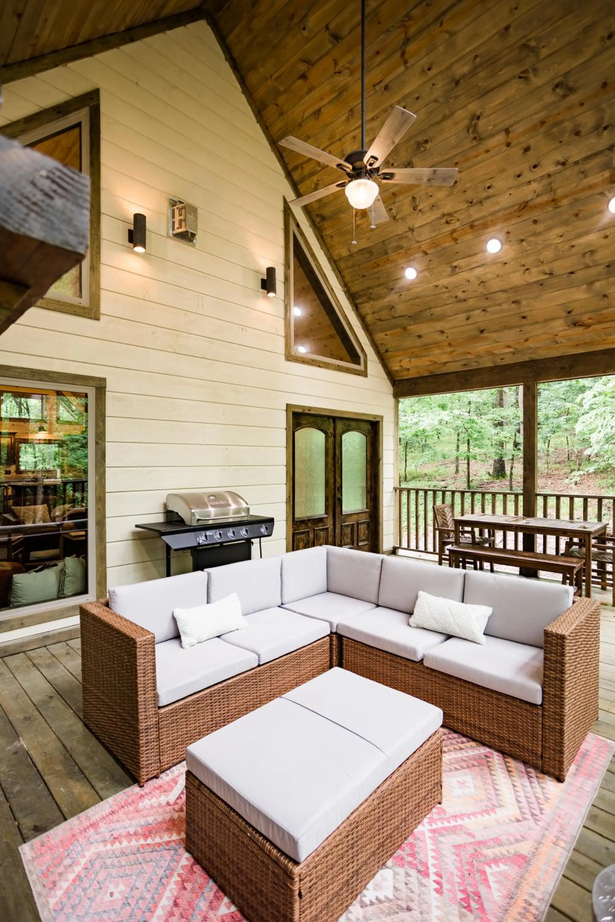 BRAND NEW! "The Roosevelt" Couples Cabin adjacent to National Forest