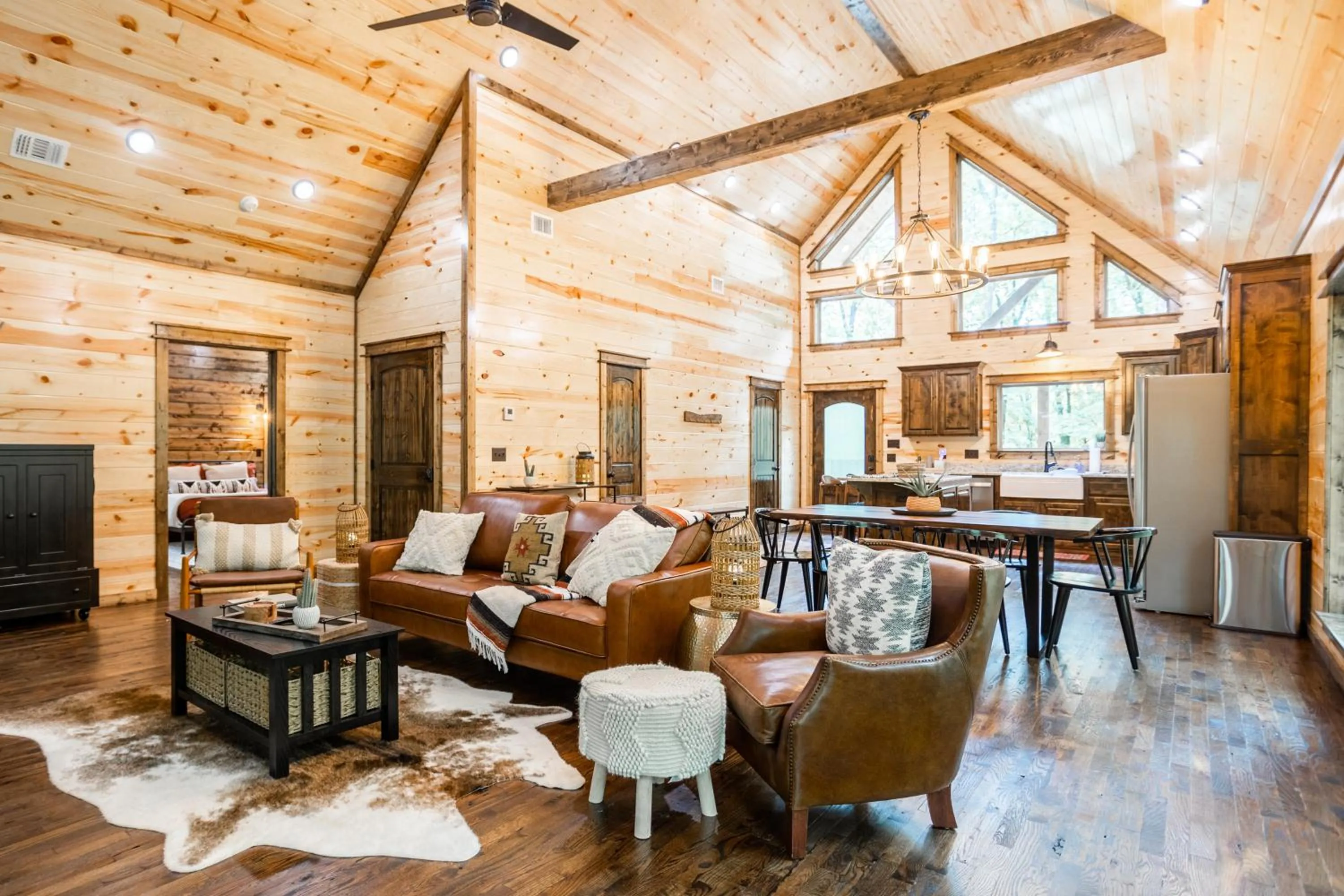 BRAND NEW! "The Roosevelt" Couples Cabin adjacent to National Forest