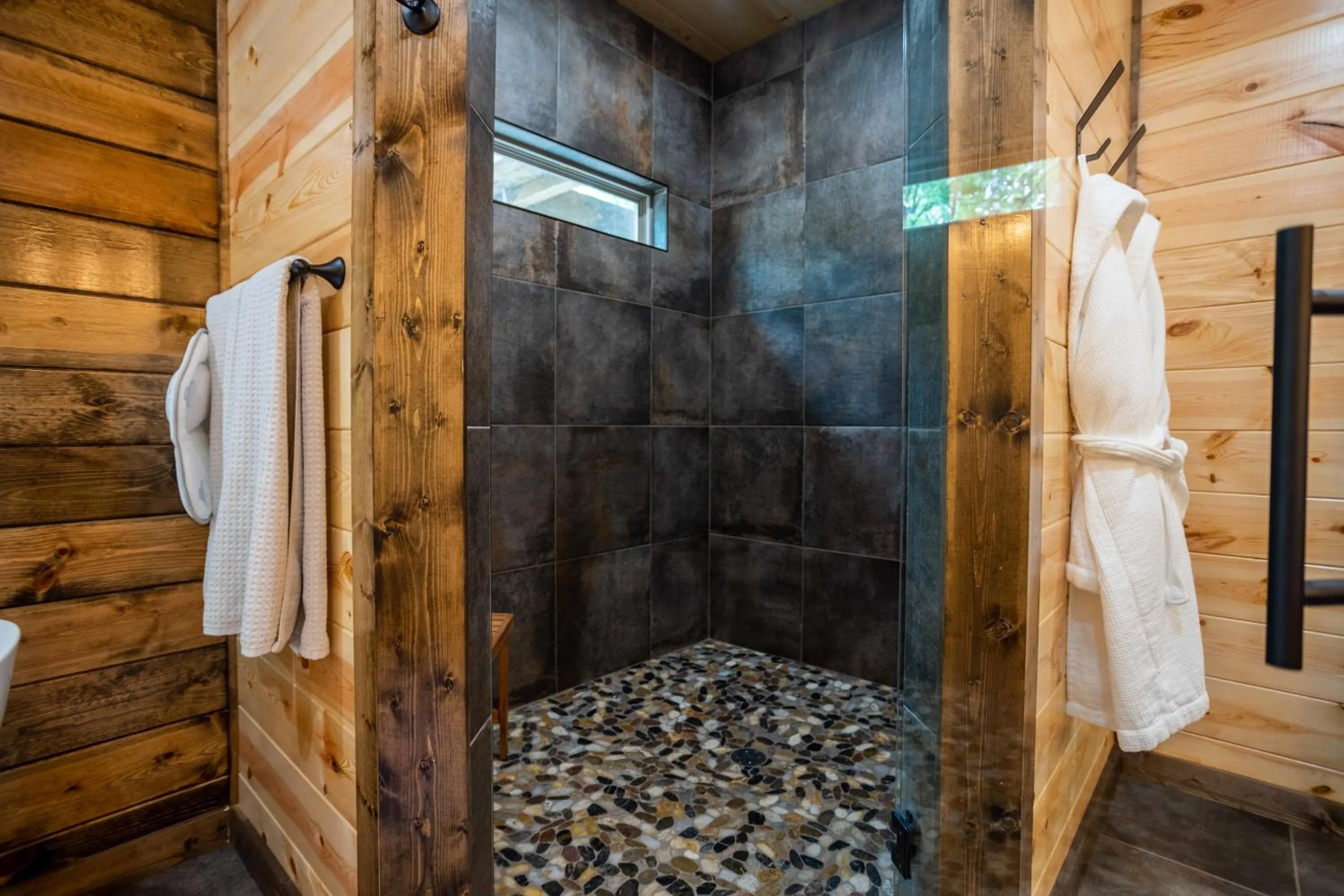 BRAND NEW! "The Roosevelt" Couples Cabin adjacent to National Forest