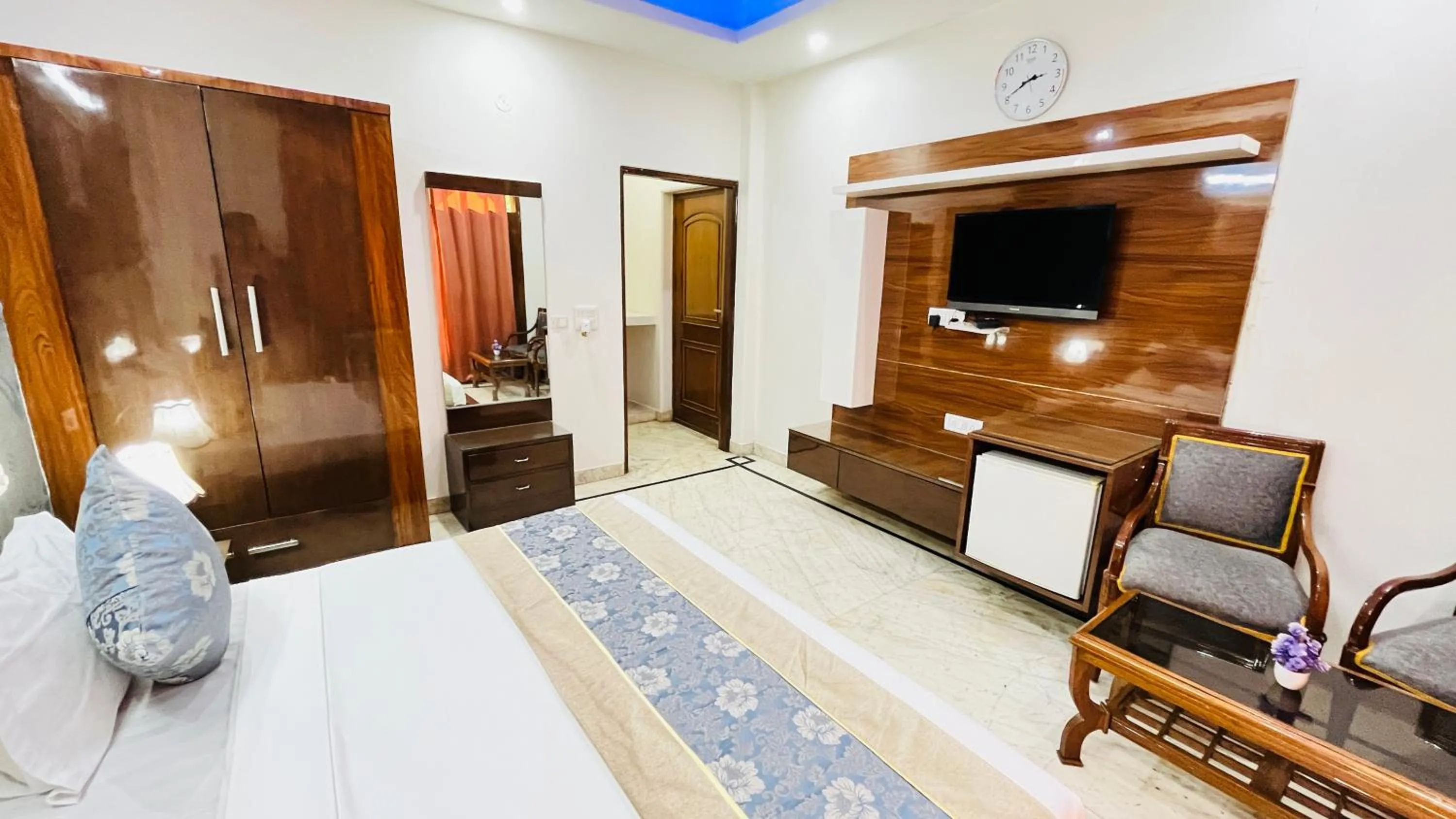 Bed in Hotel Starline Sector 28