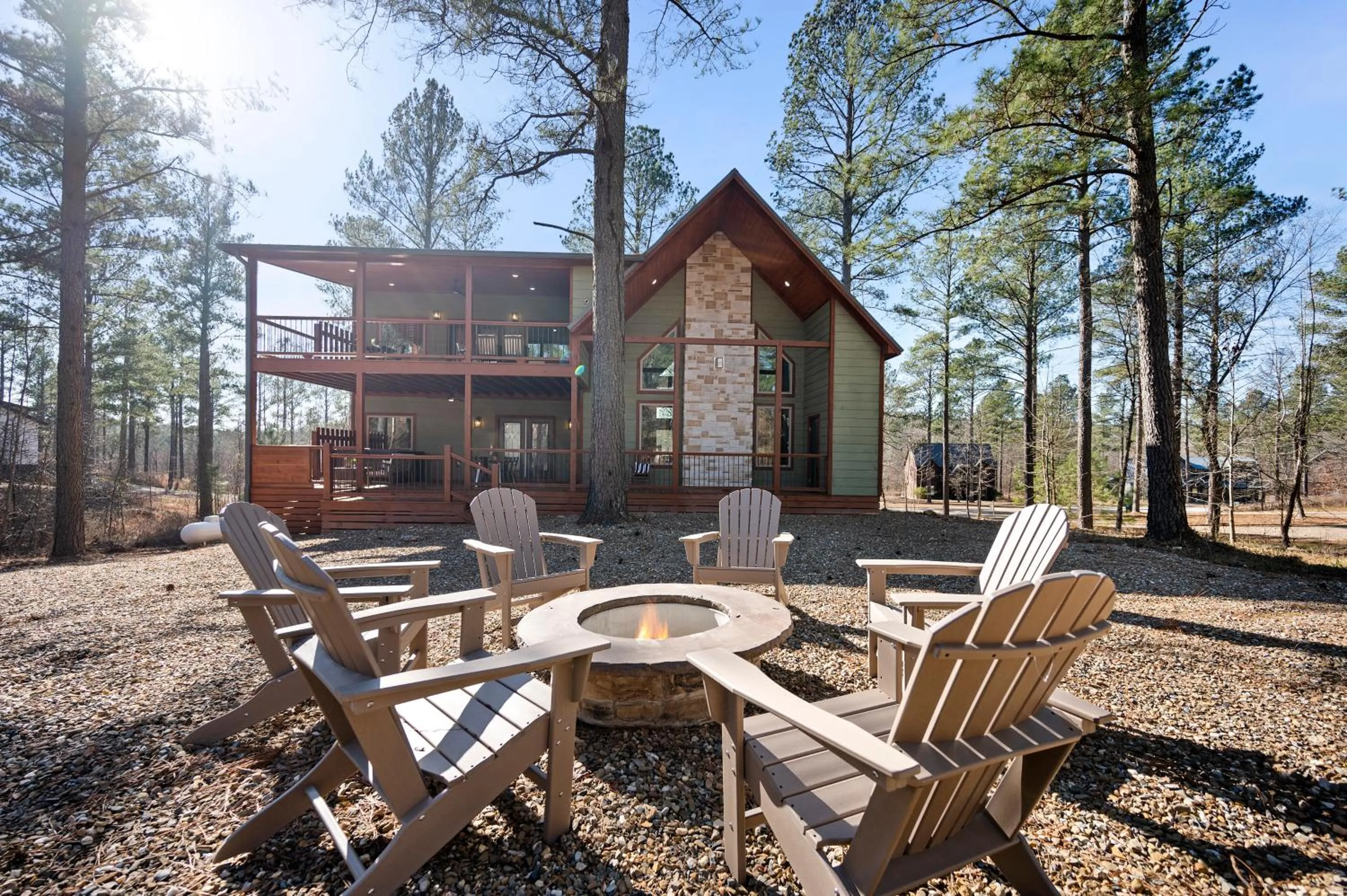 Brand New Sunrise Retreat 2 Bedroom Sleeps 8, 2 Decks, Hot Tub, Firepit
