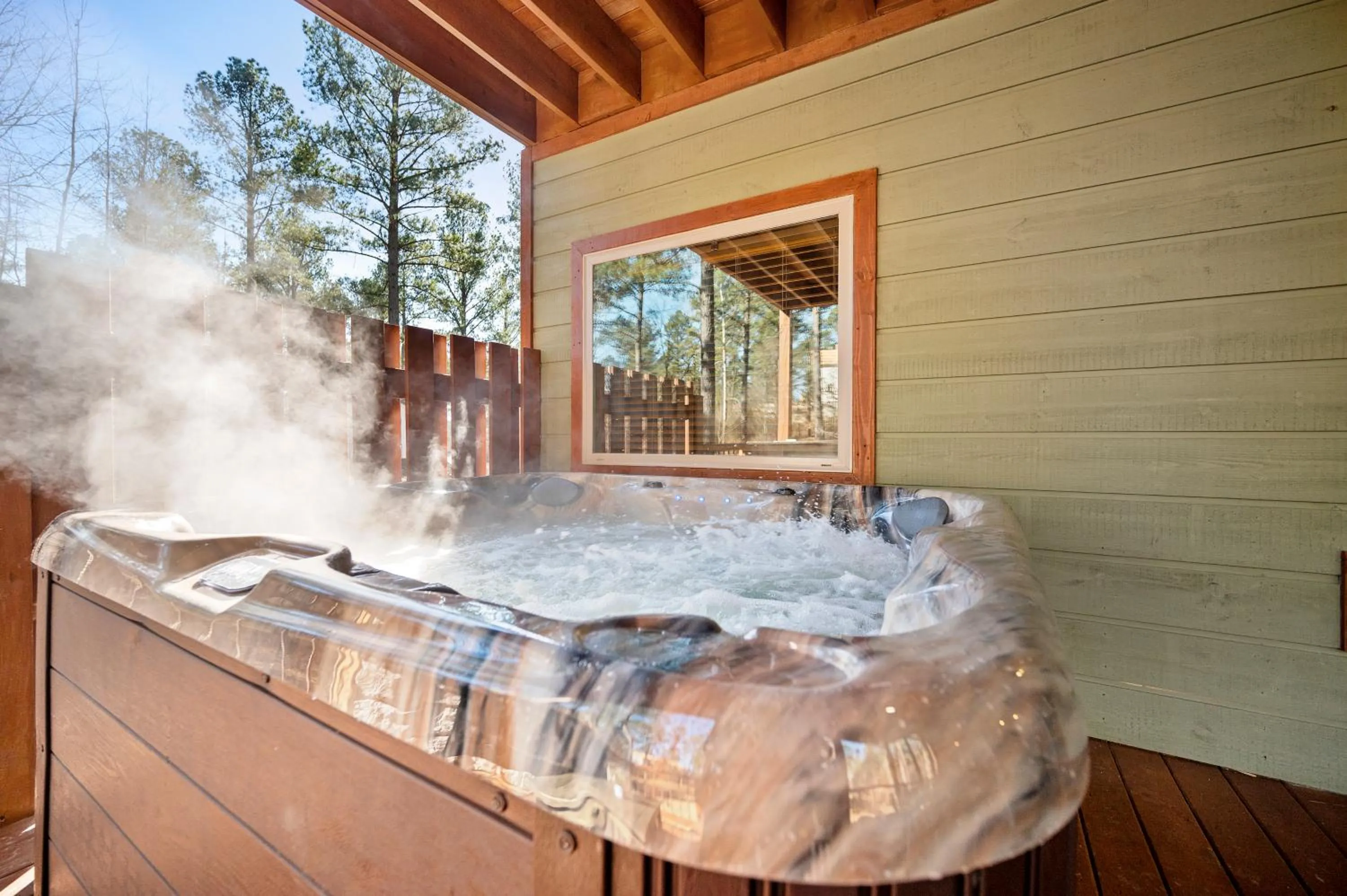 Brand New Sunrise Retreat 2 Bedroom Sleeps 8, 2 Decks, Hot Tub, Firepit