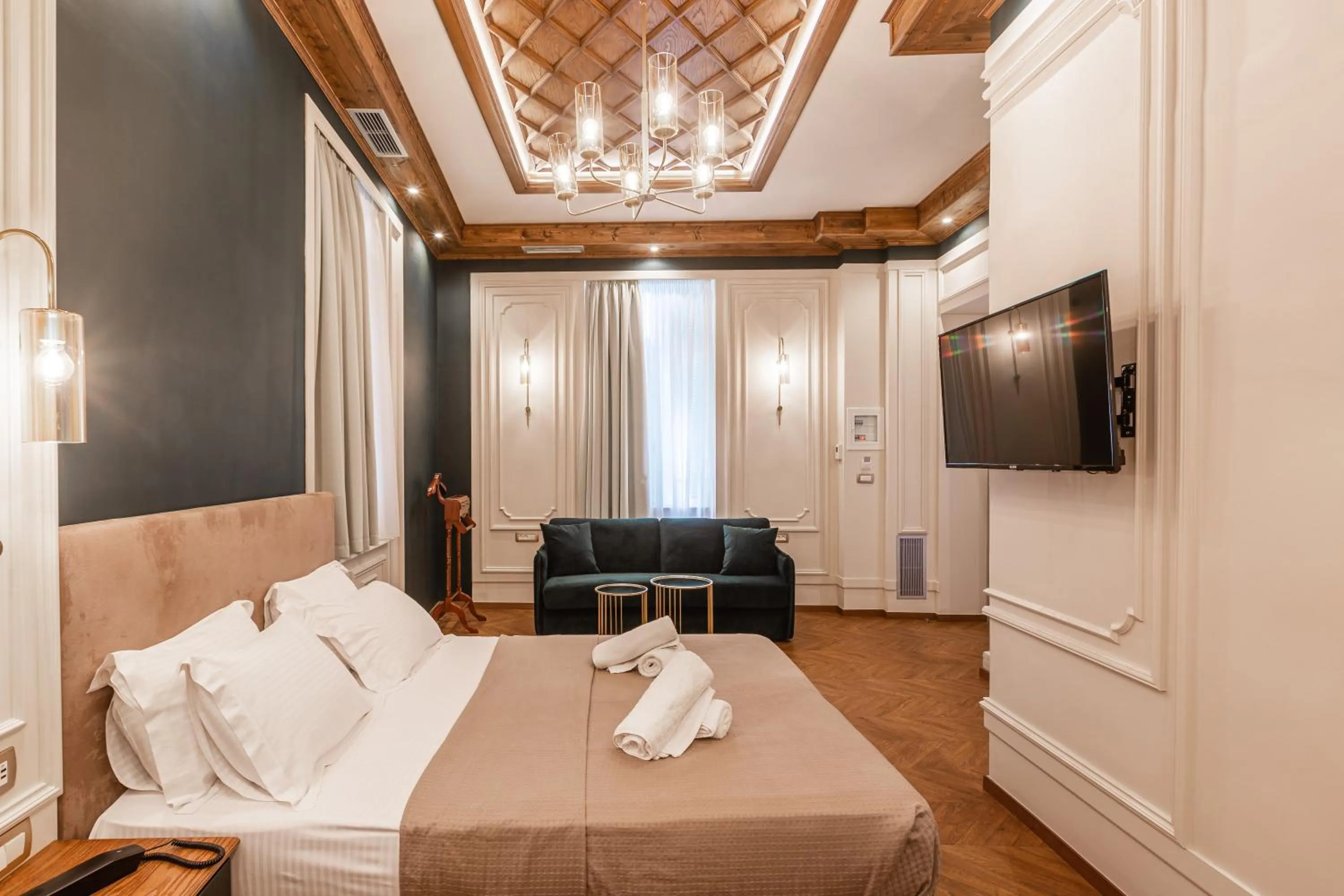 Bed in King Othon Boutique Hotel