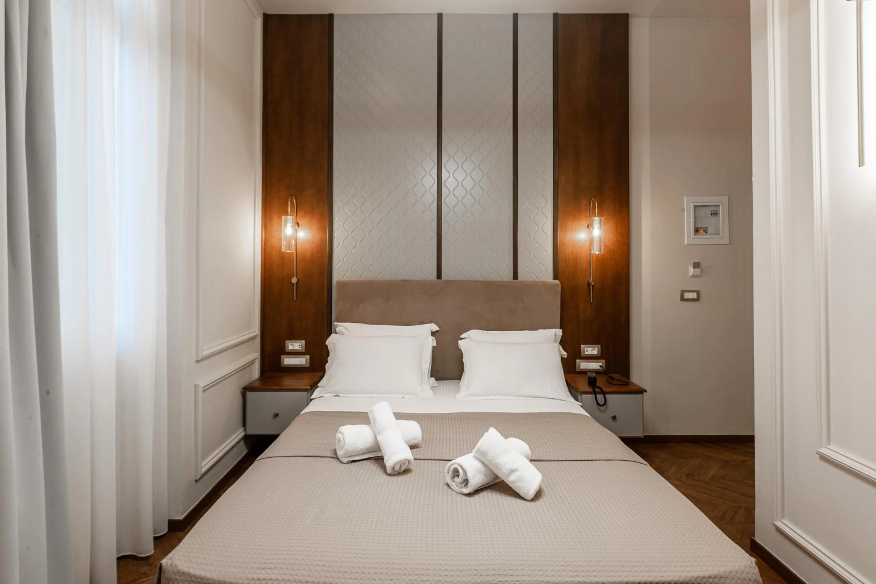 Bed in King Othon Boutique Hotel