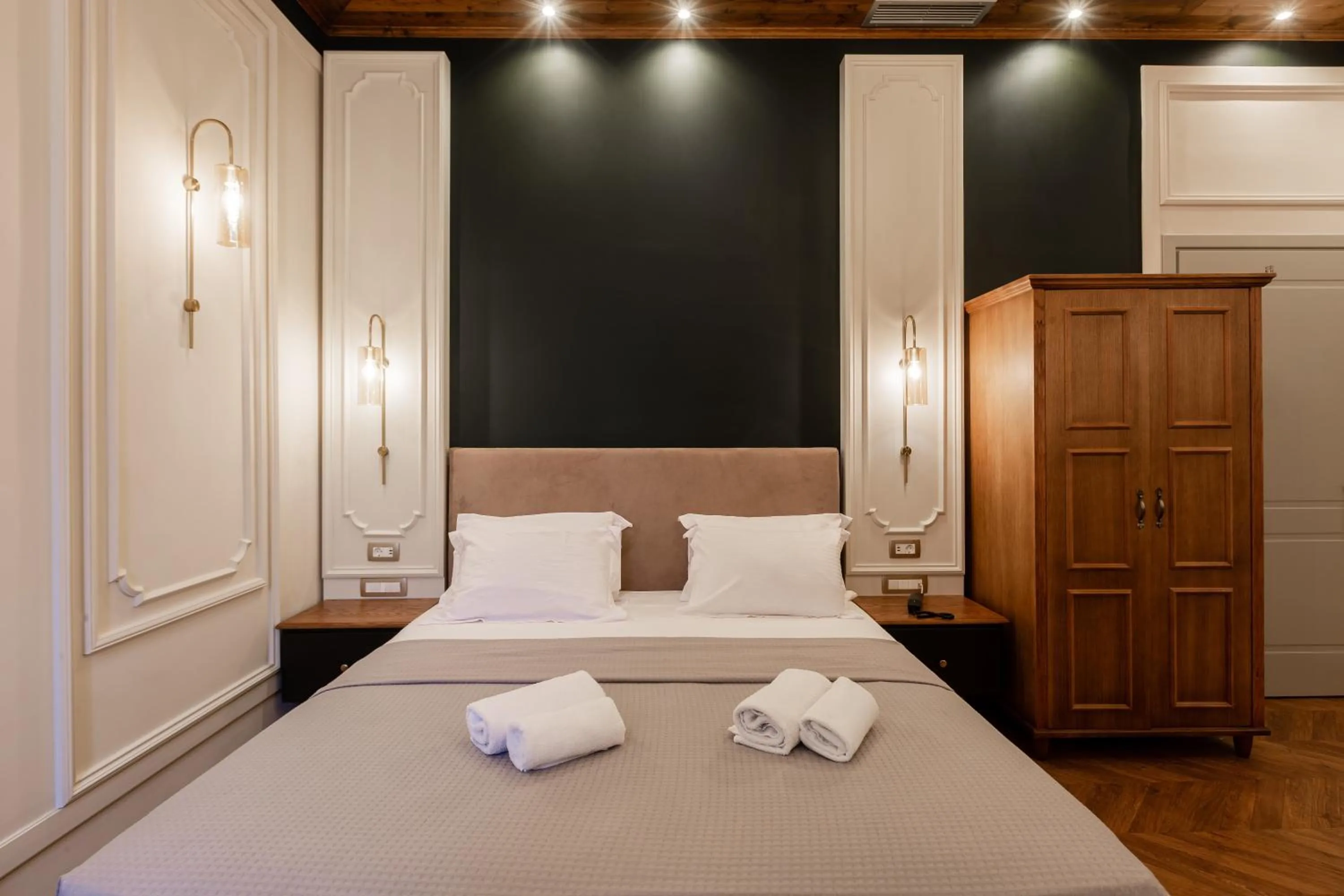 Bed in King Othon Boutique Hotel