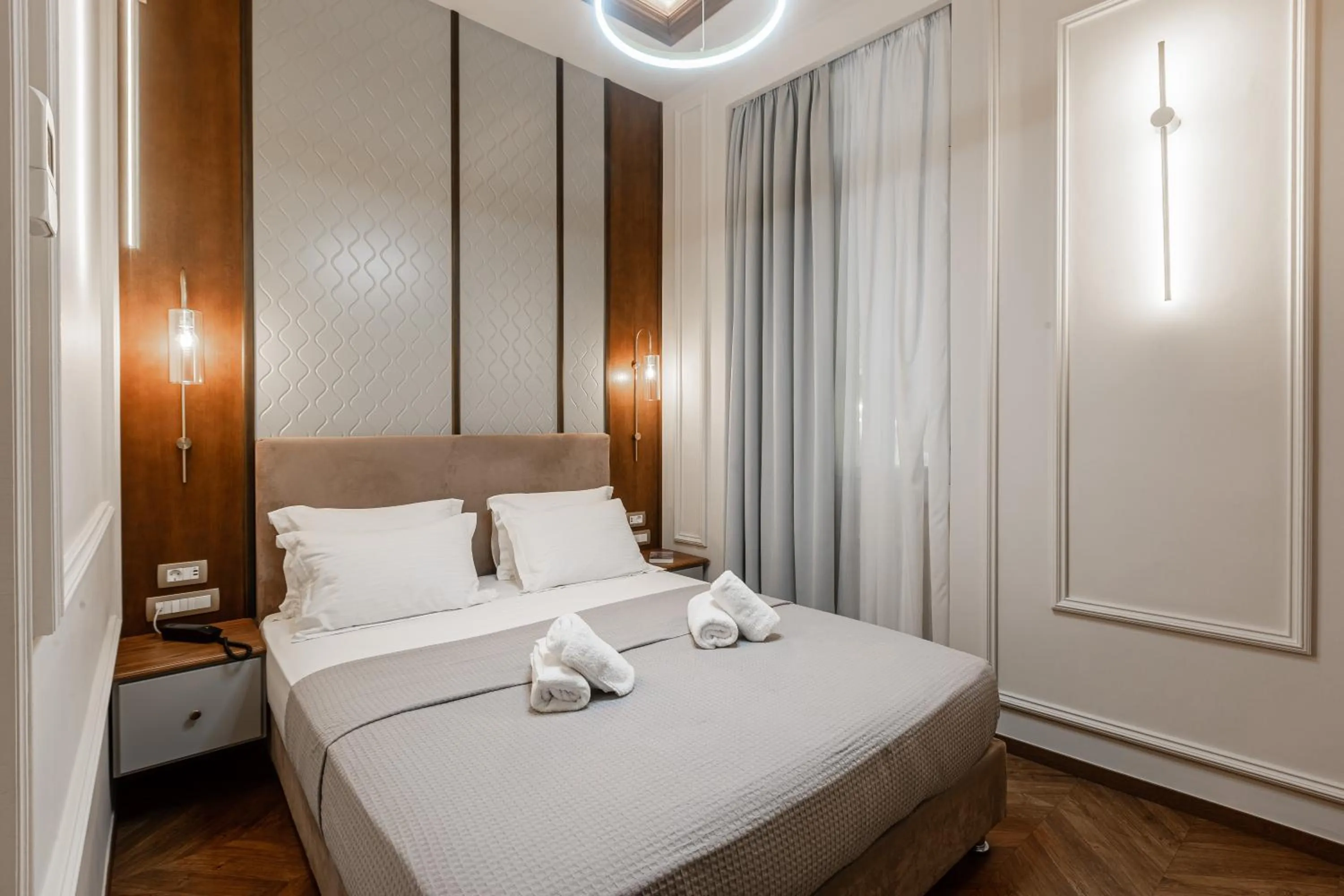 Bed in King Othon Boutique Hotel