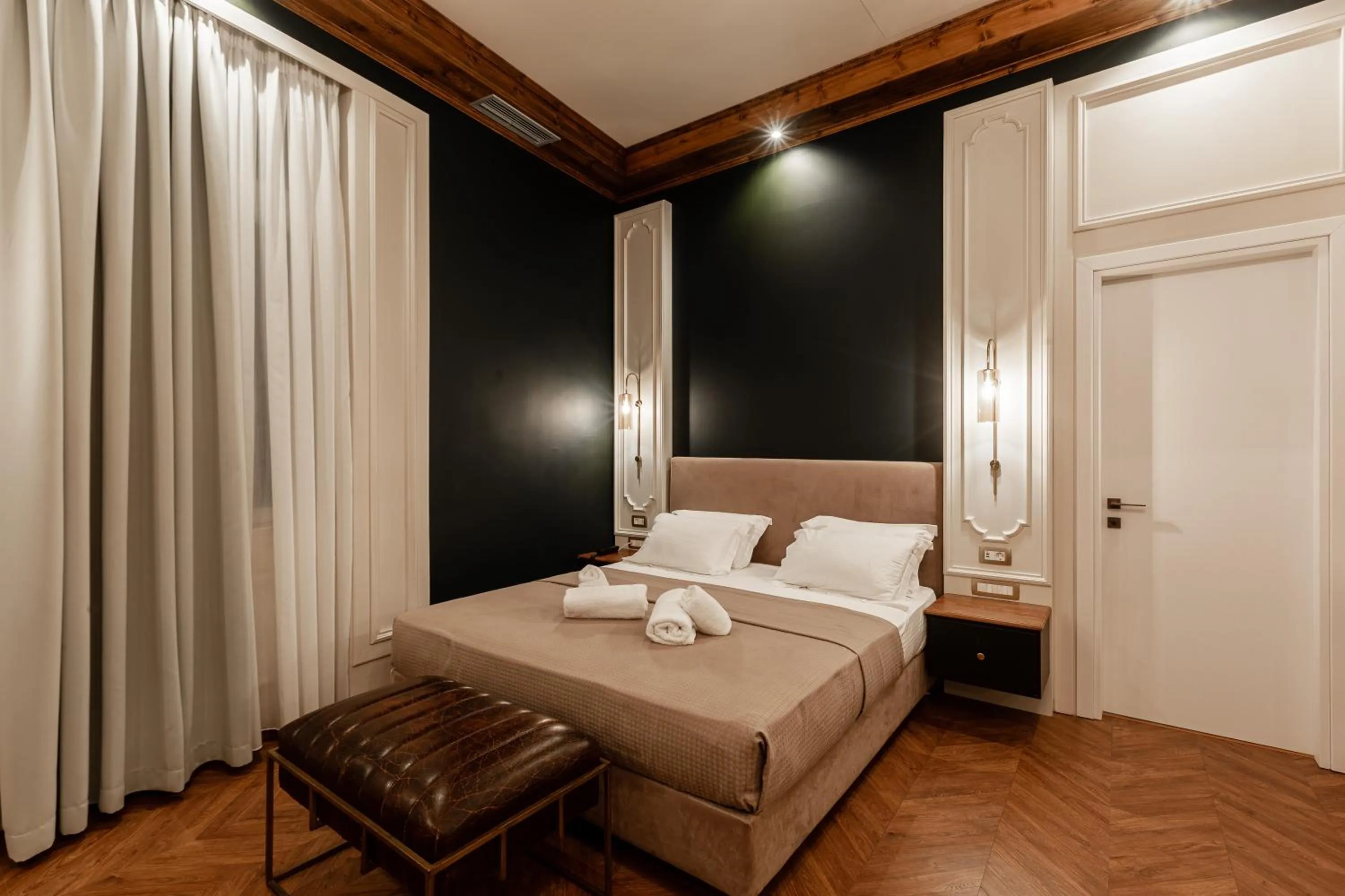 Bed in King Othon Boutique Hotel