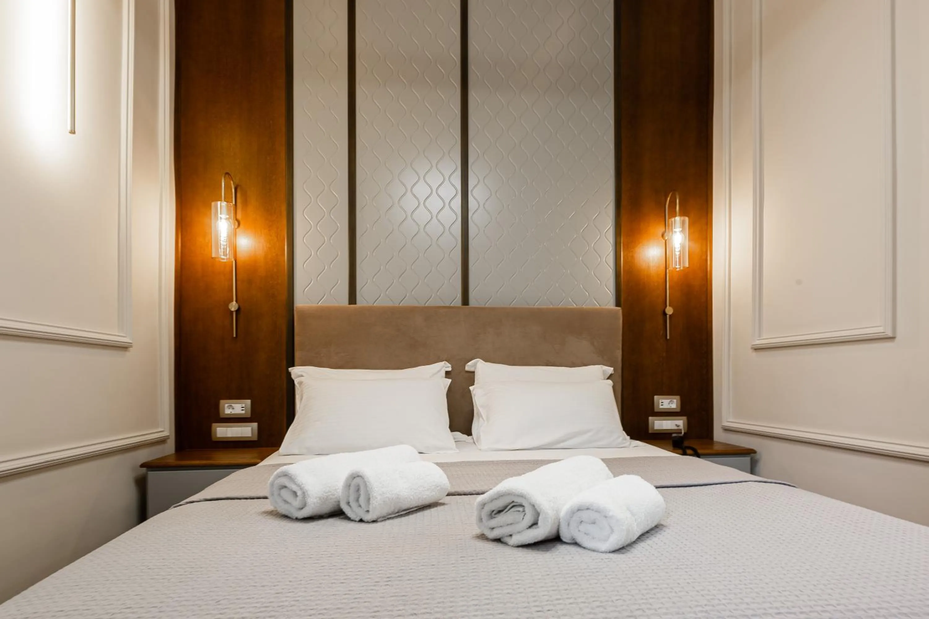 Bed in King Othon Boutique Hotel