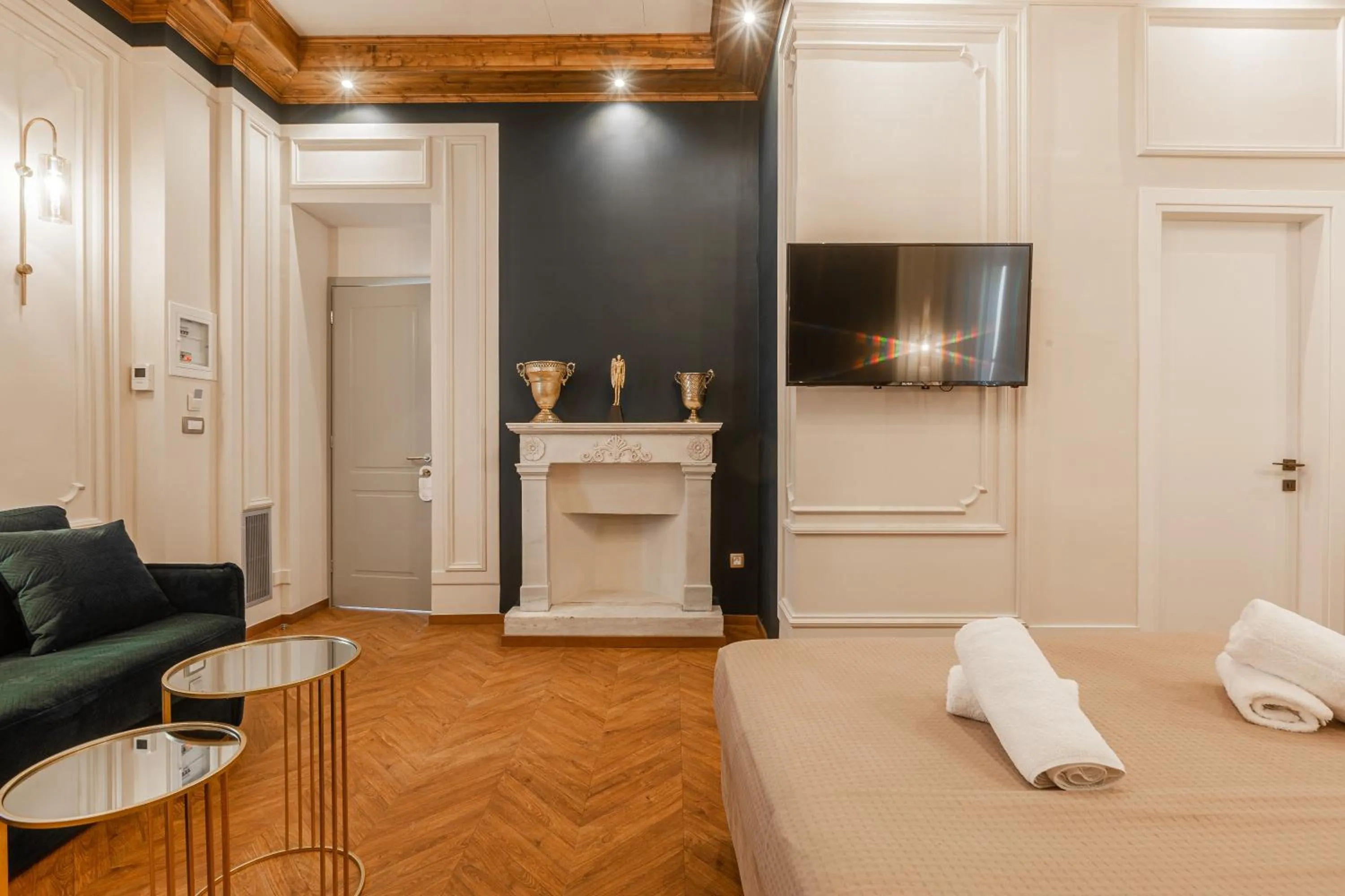 Bed in King Othon Boutique Hotel