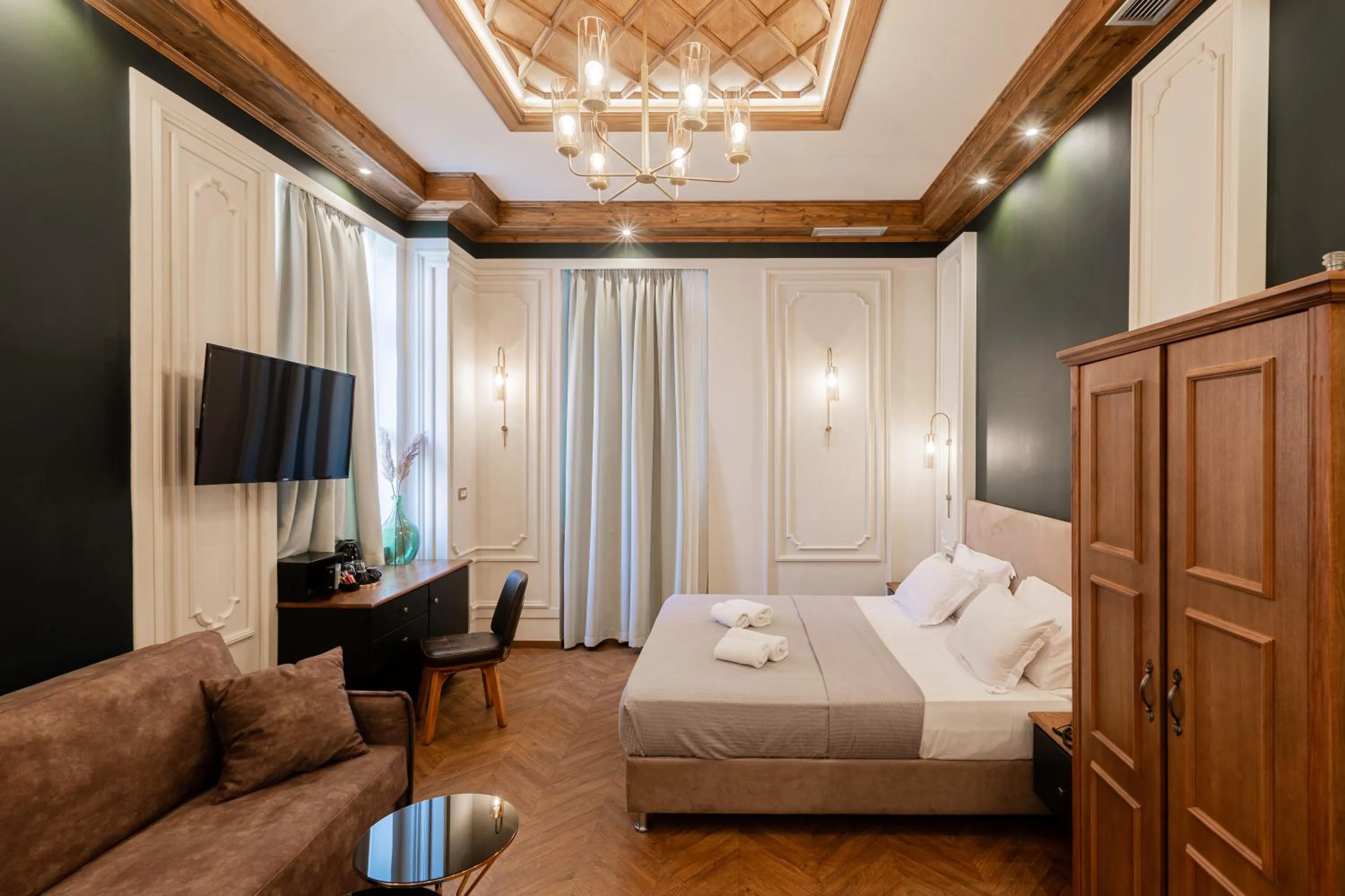 Bed in King Othon Boutique Hotel