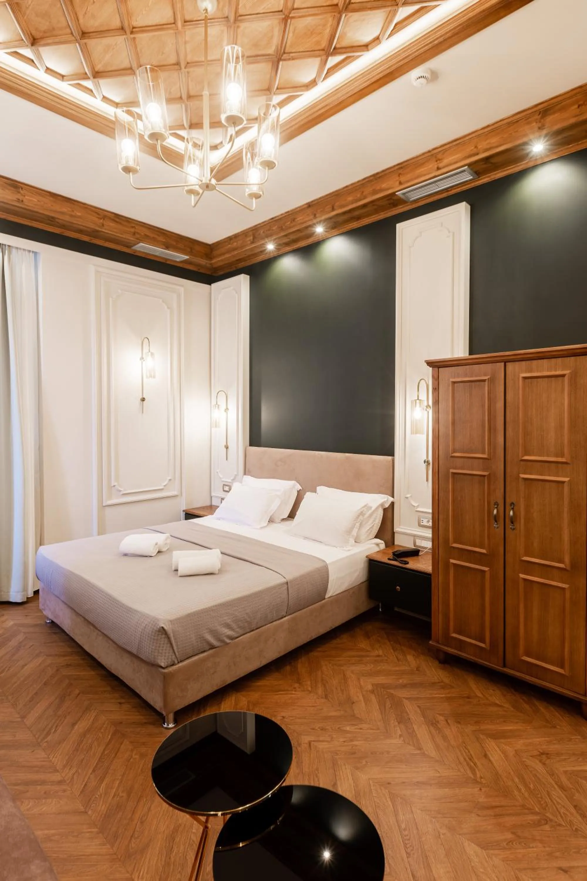 Bed in King Othon Boutique Hotel