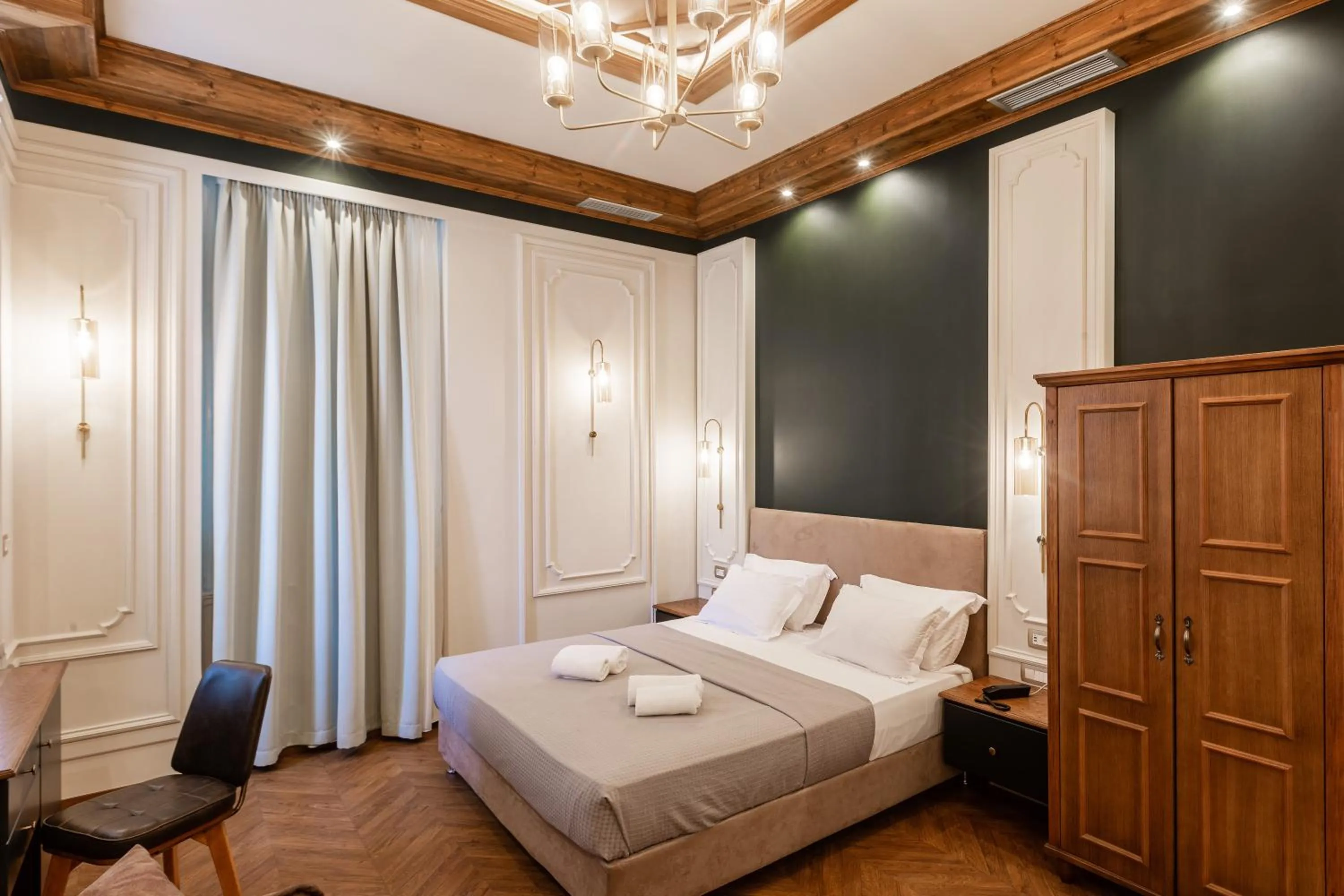 Bed in King Othon Boutique Hotel