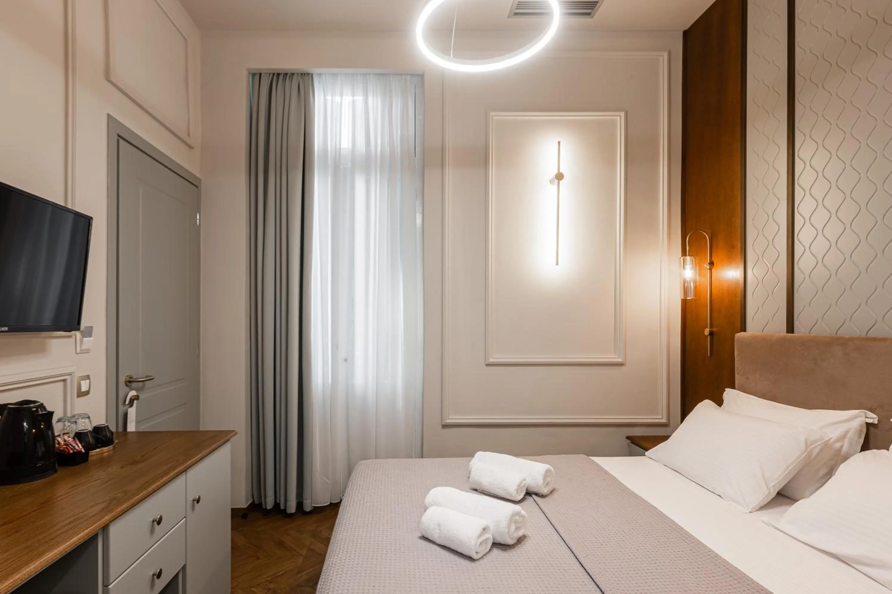 Bed in King Othon Boutique Hotel