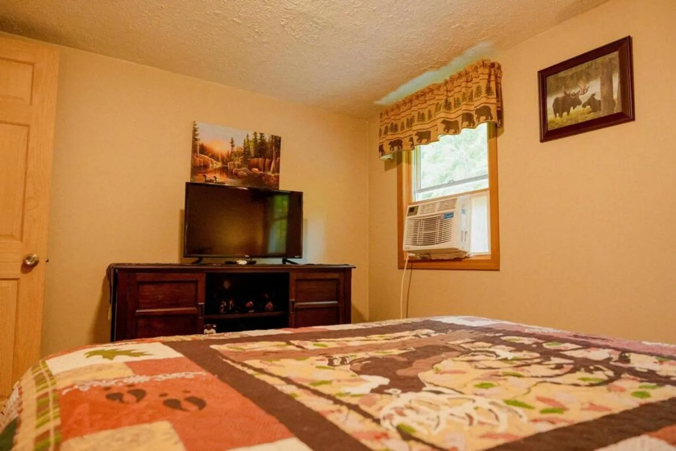 Bed in Cozy Cottage near Cook Forest Park, ANF