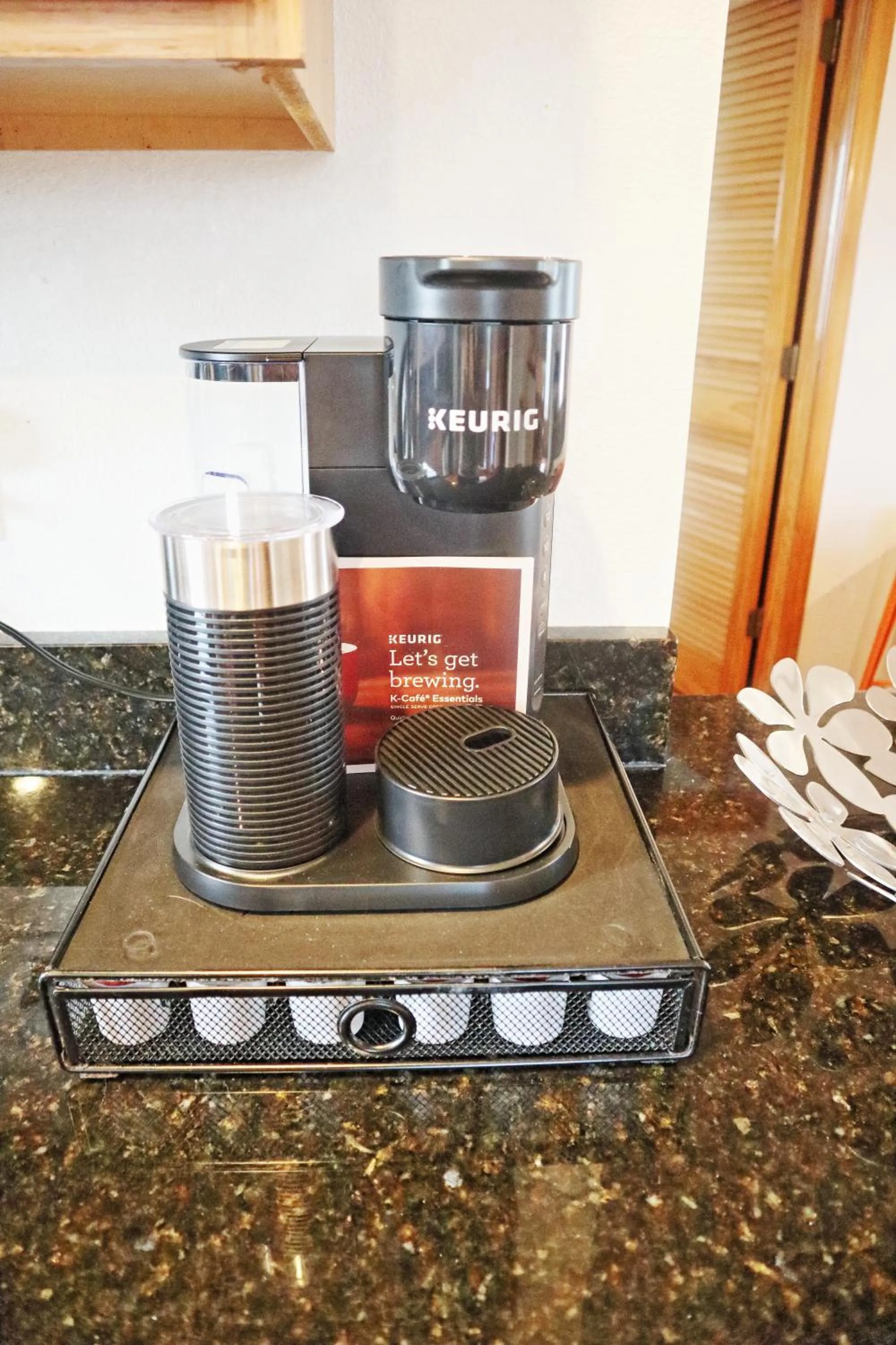 Coffee/tea facilities in Lake Front Modern Beach House-Hatteras Island