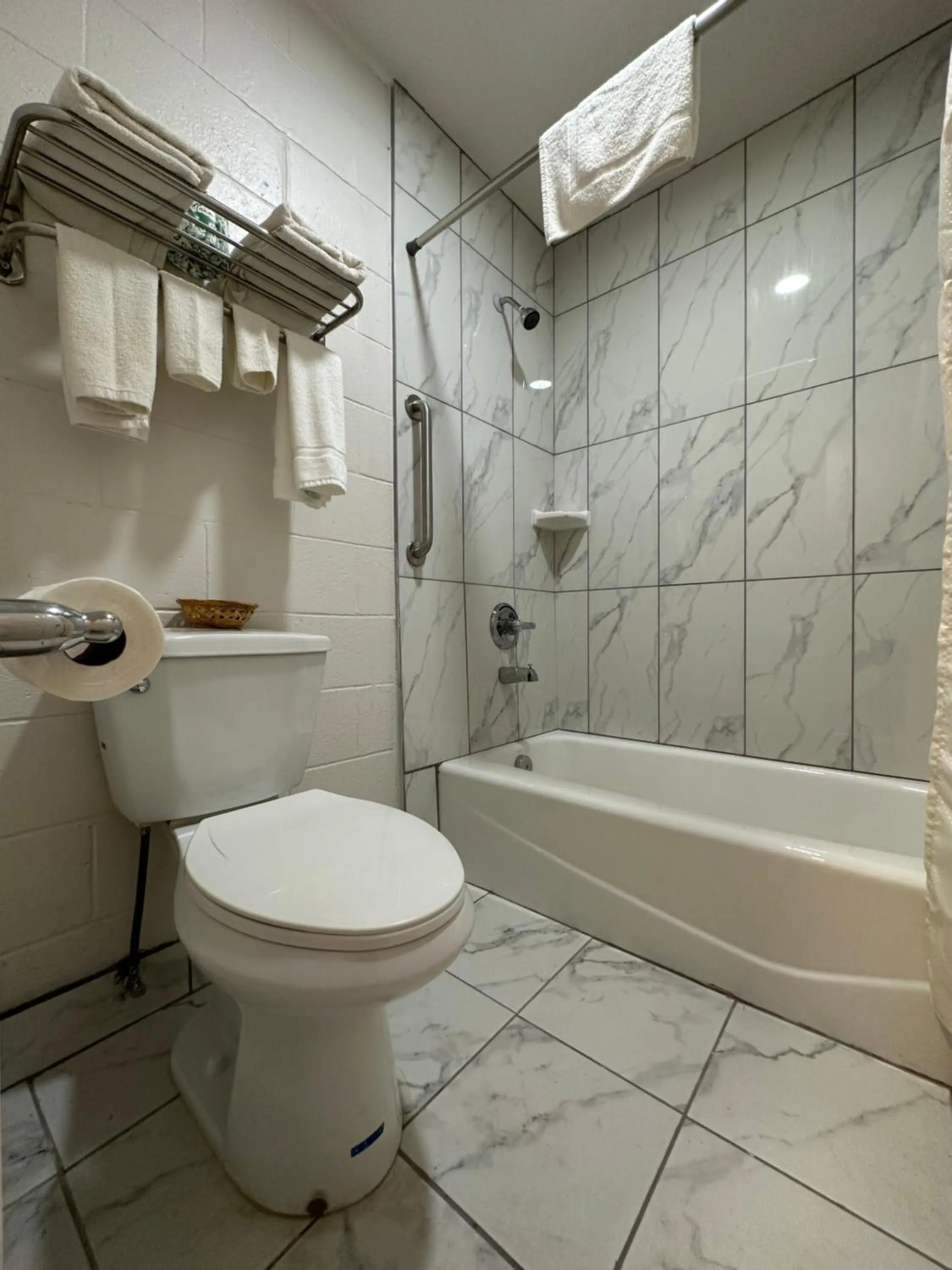 Bath in Llano Motel
