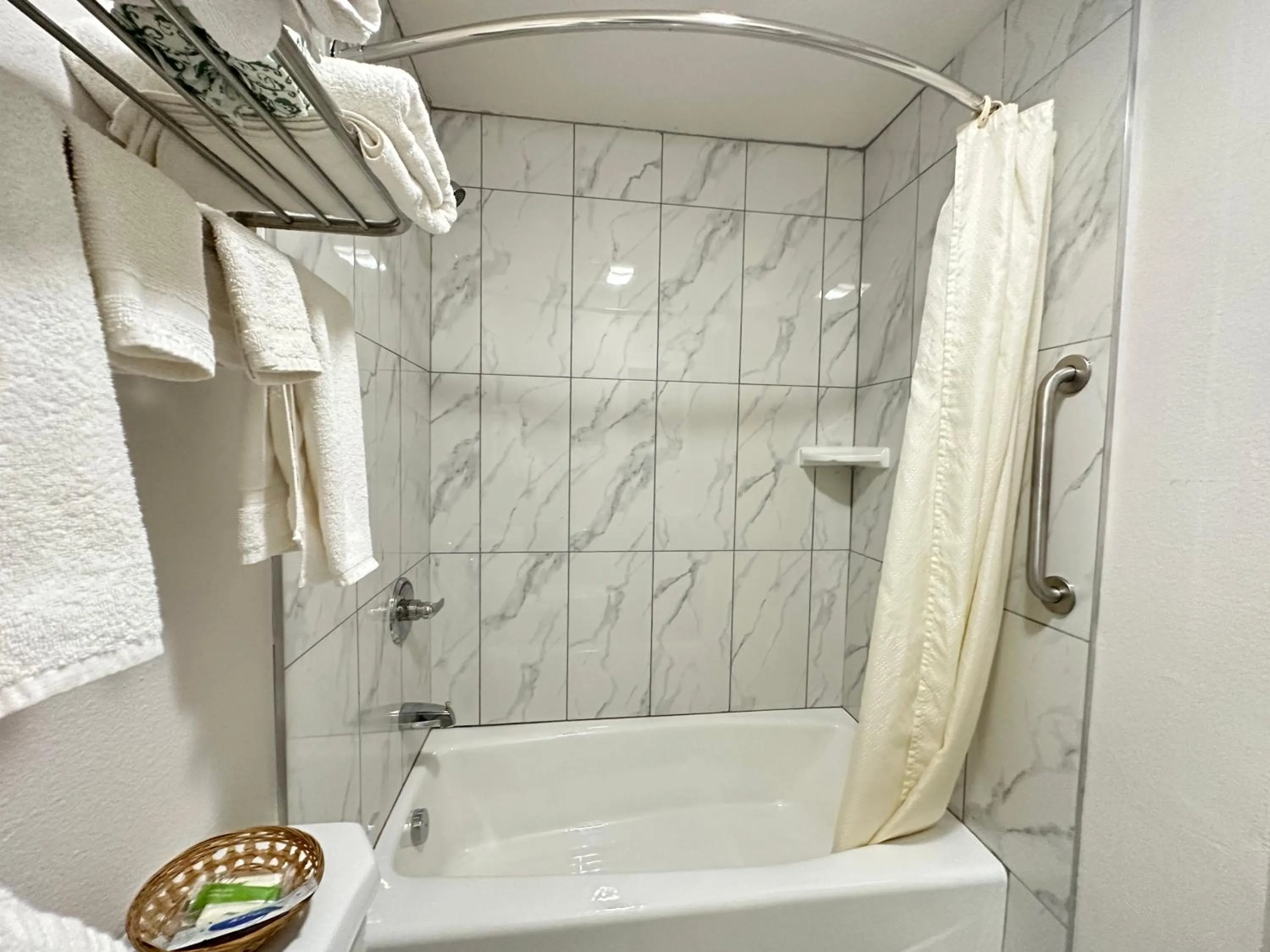 Shower in Llano Motel