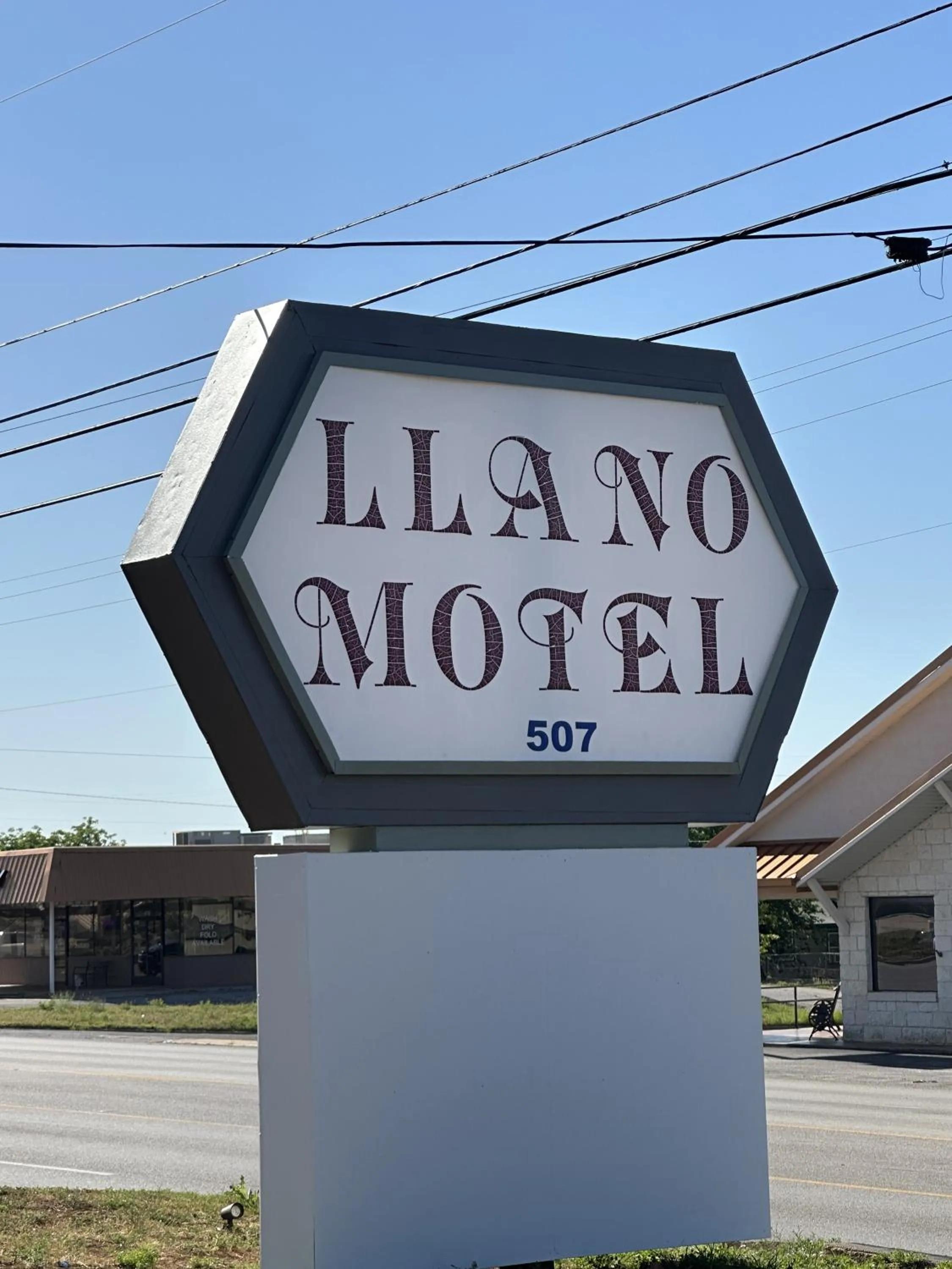 Logo/Certificate/Sign in Llano Motel