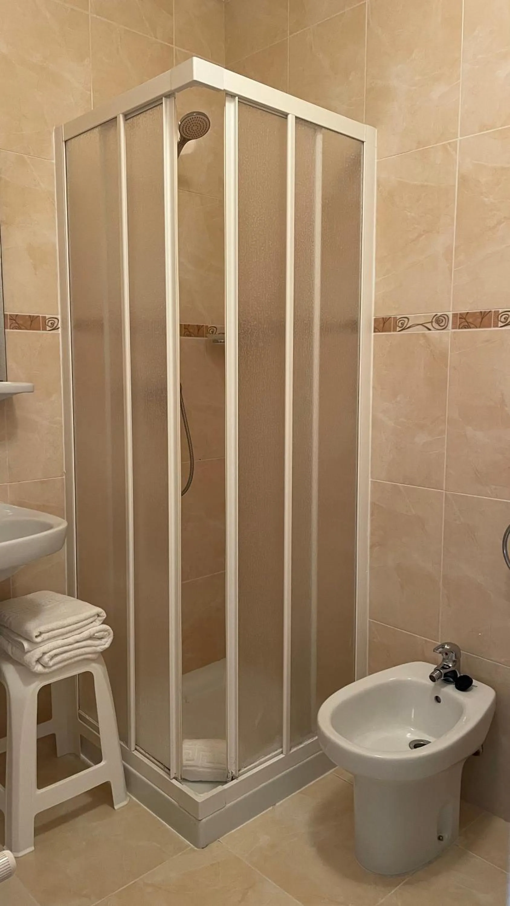 Shower in Hotel A Estrada Rooms