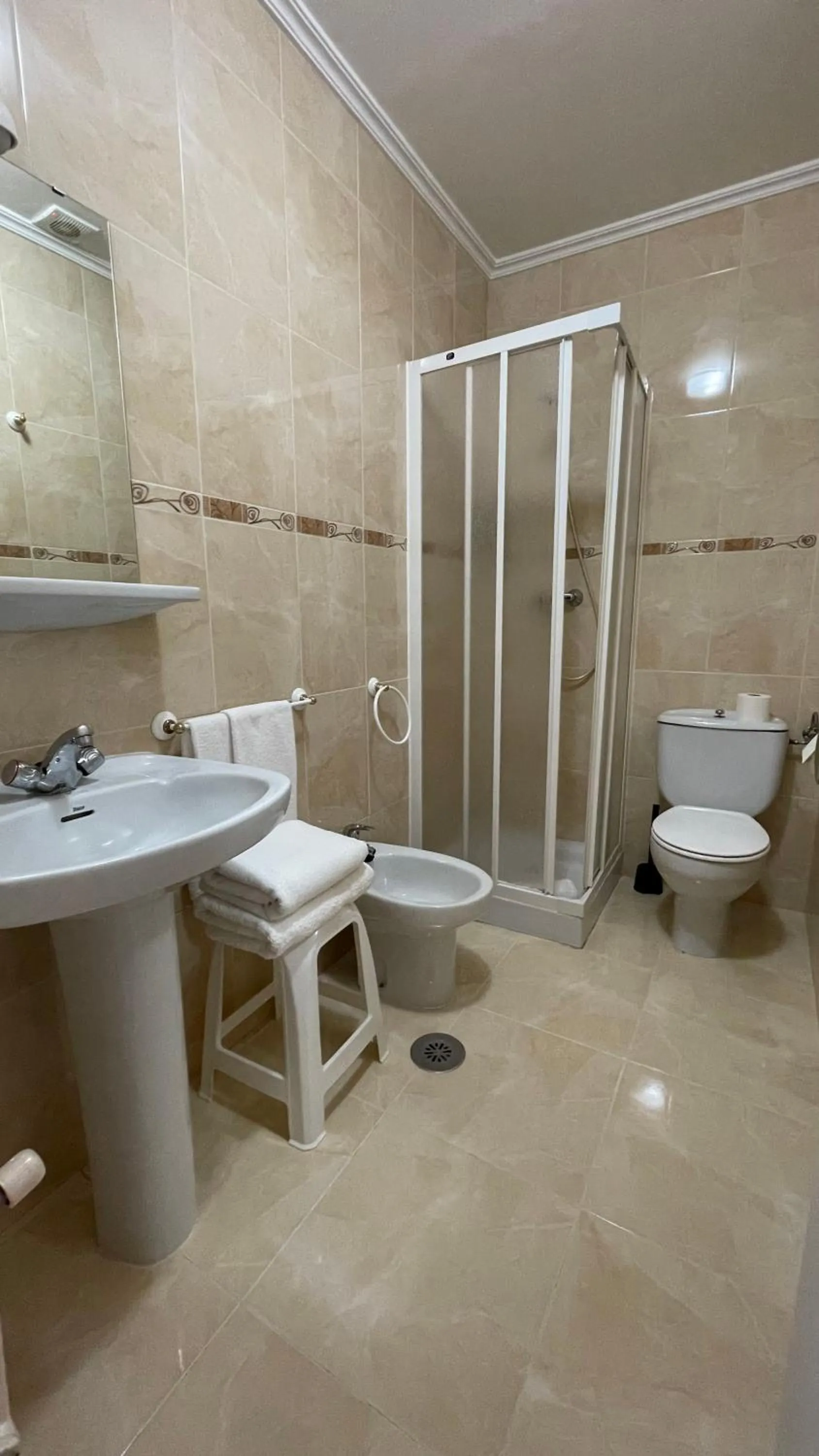 Shower in Hotel A Estrada Rooms