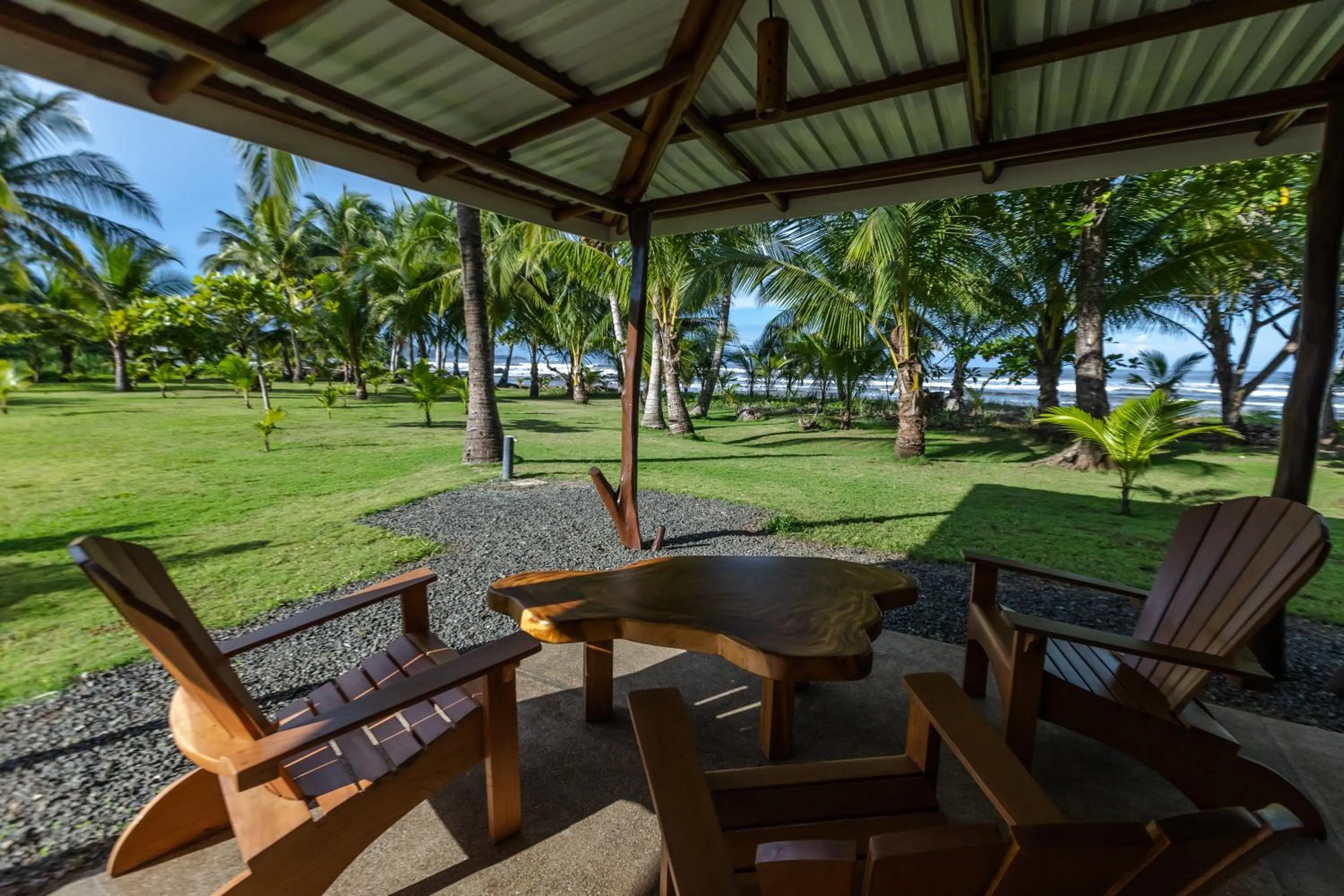 Restaurant/places to eat in Salvatierra Beachfront Hotel