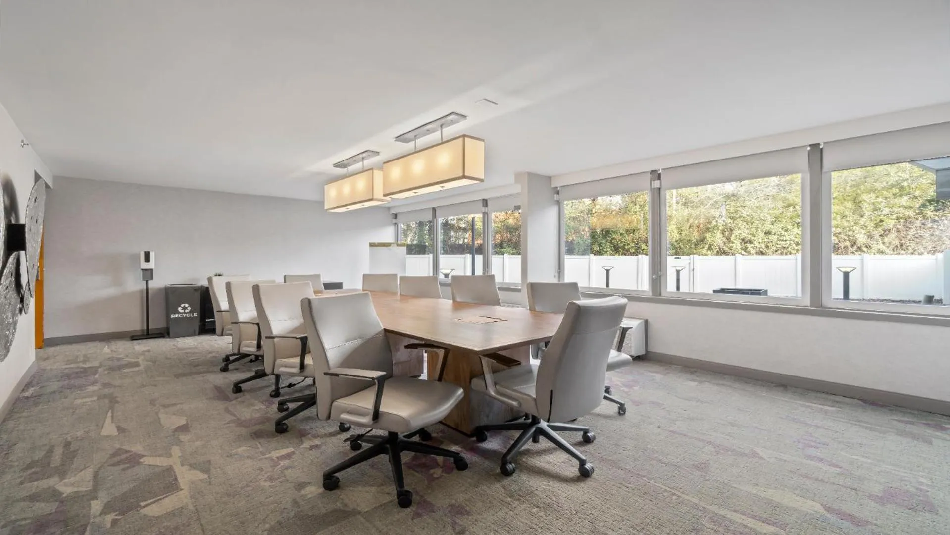 315 LoSo Hotel Airport