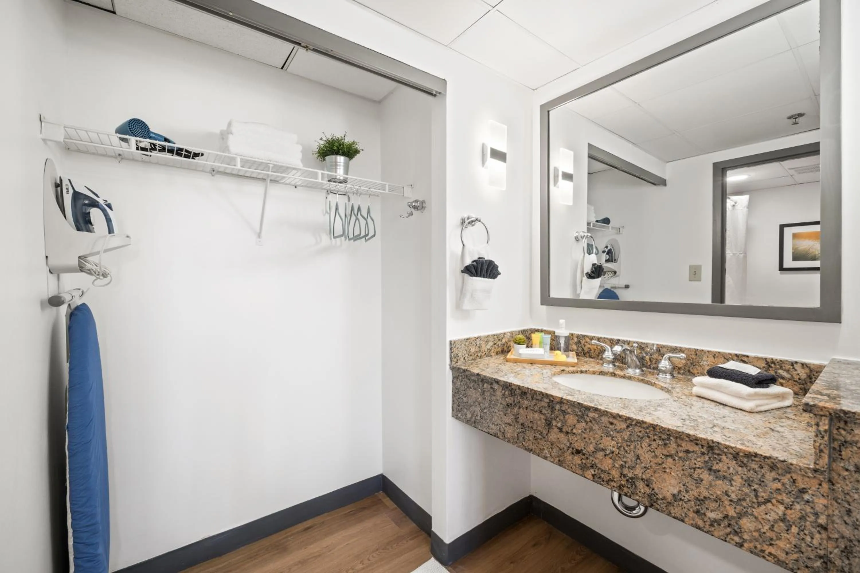 315 LoSo Hotel Airport