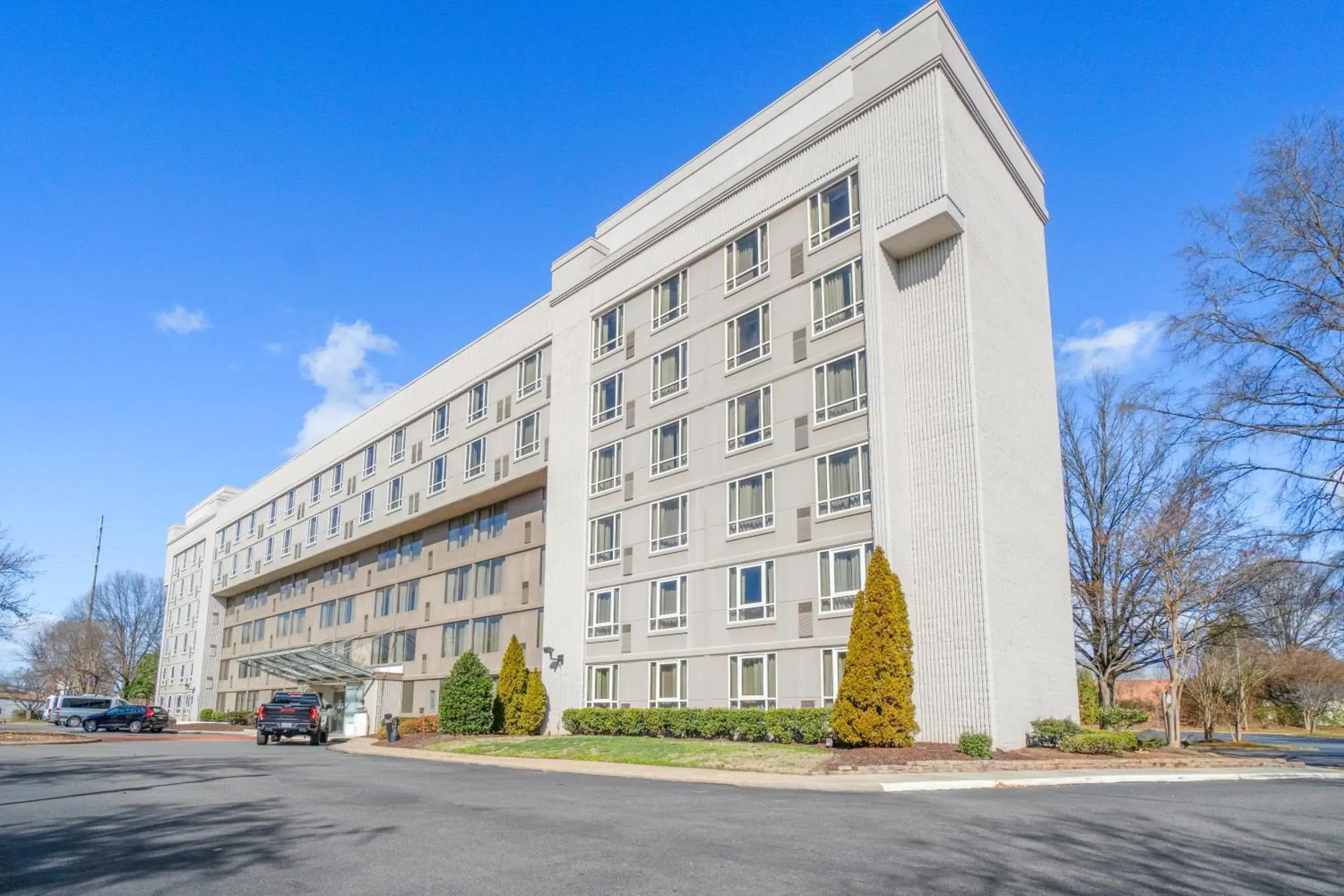 Property building in 315 LoSo Hotel Airport Property building in 315 LoSo Hotel Airport