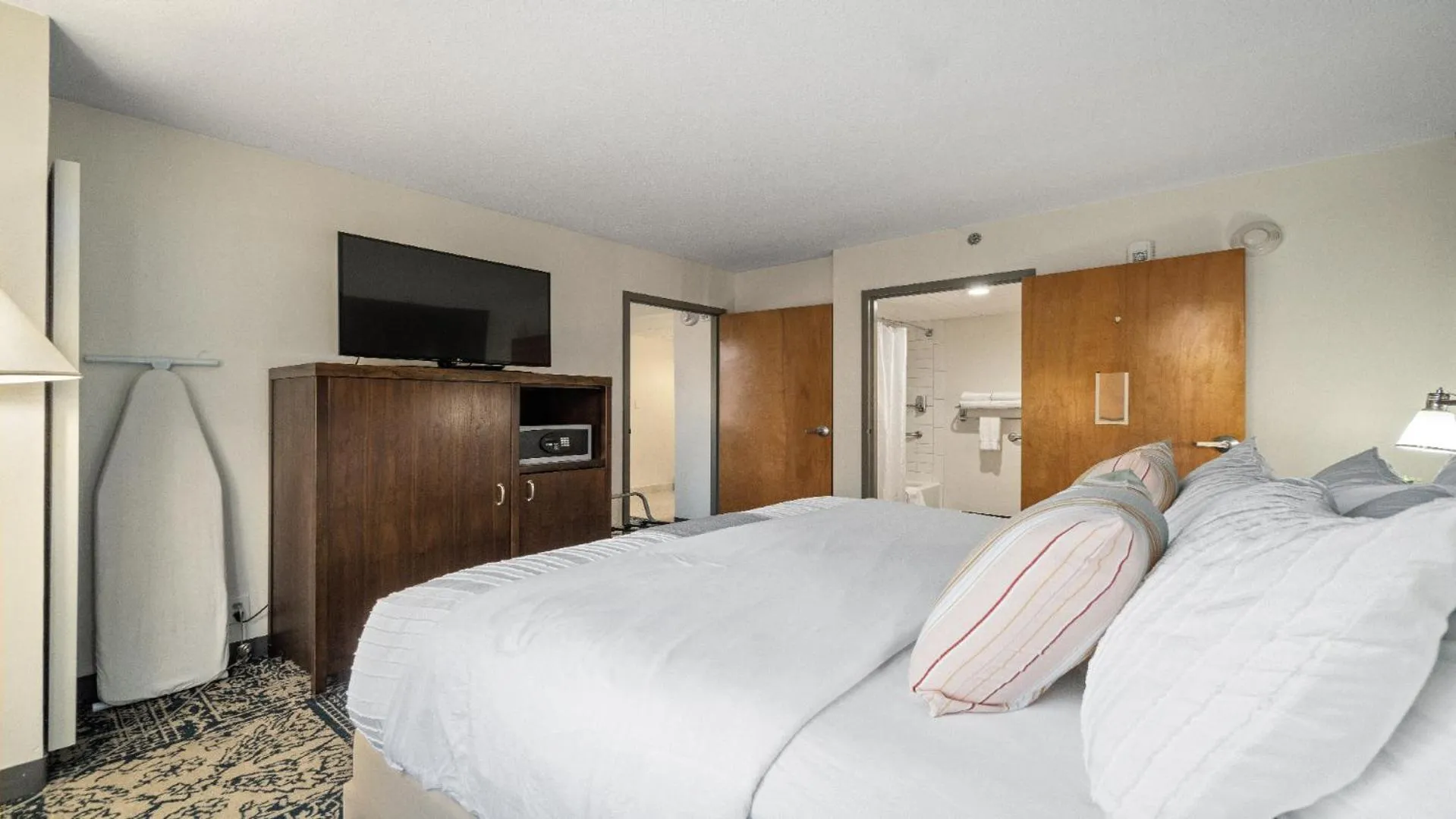 Bed in 315 LoSo Hotel Airport