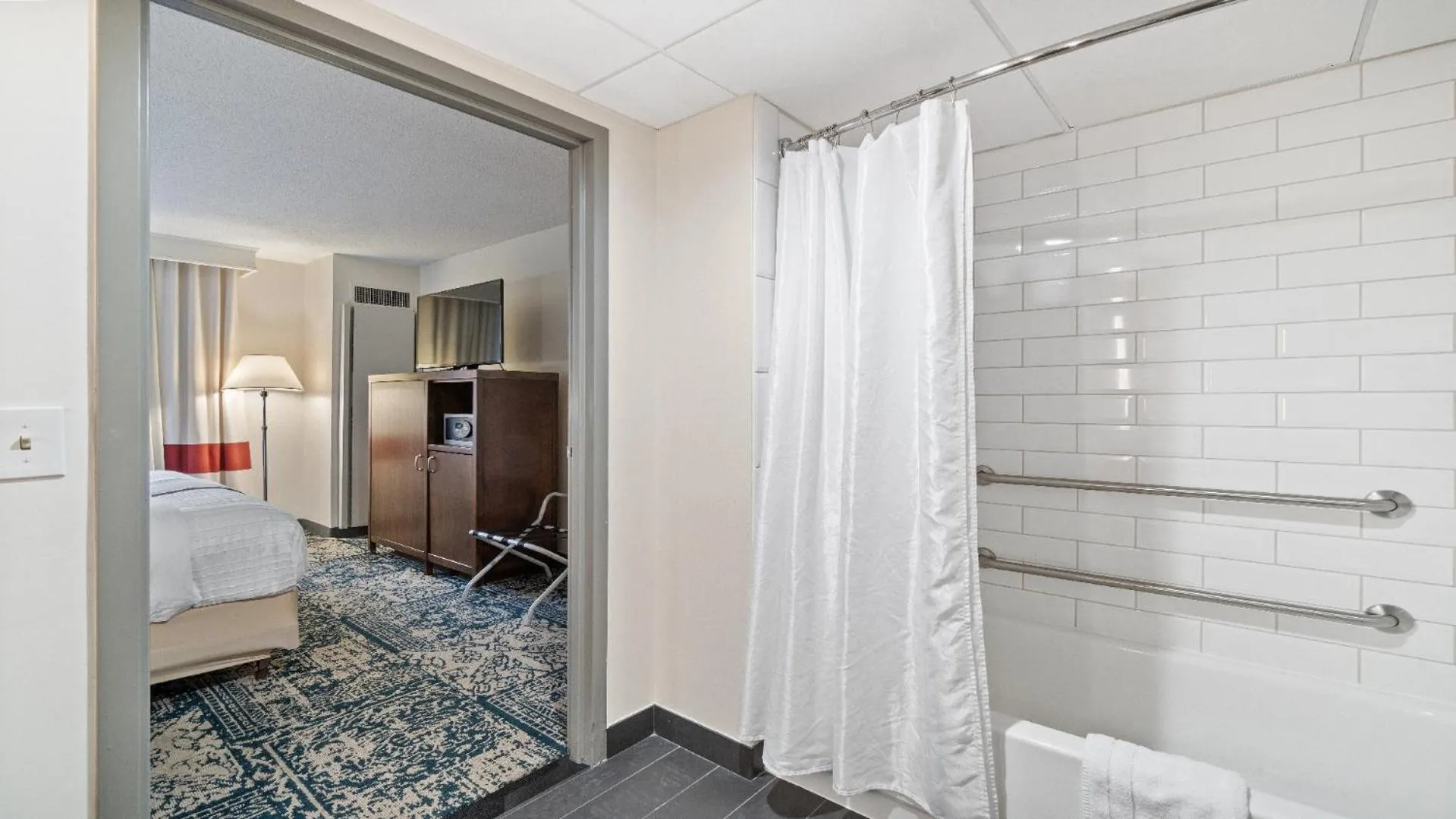 Bed in 315 LoSo Hotel Airport