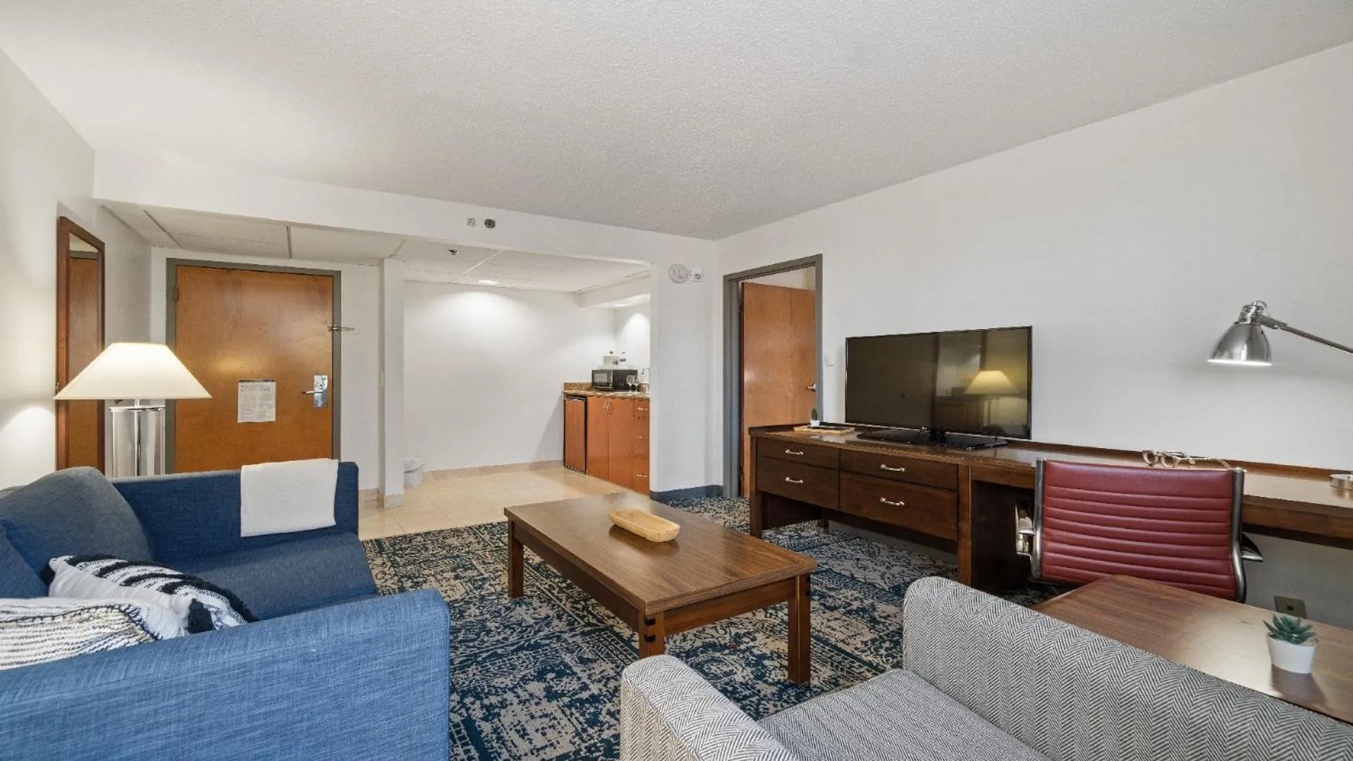 315 LoSo Hotel Airport