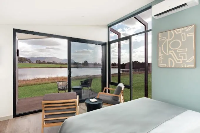 Lake view, Bed in The Lane Retreat