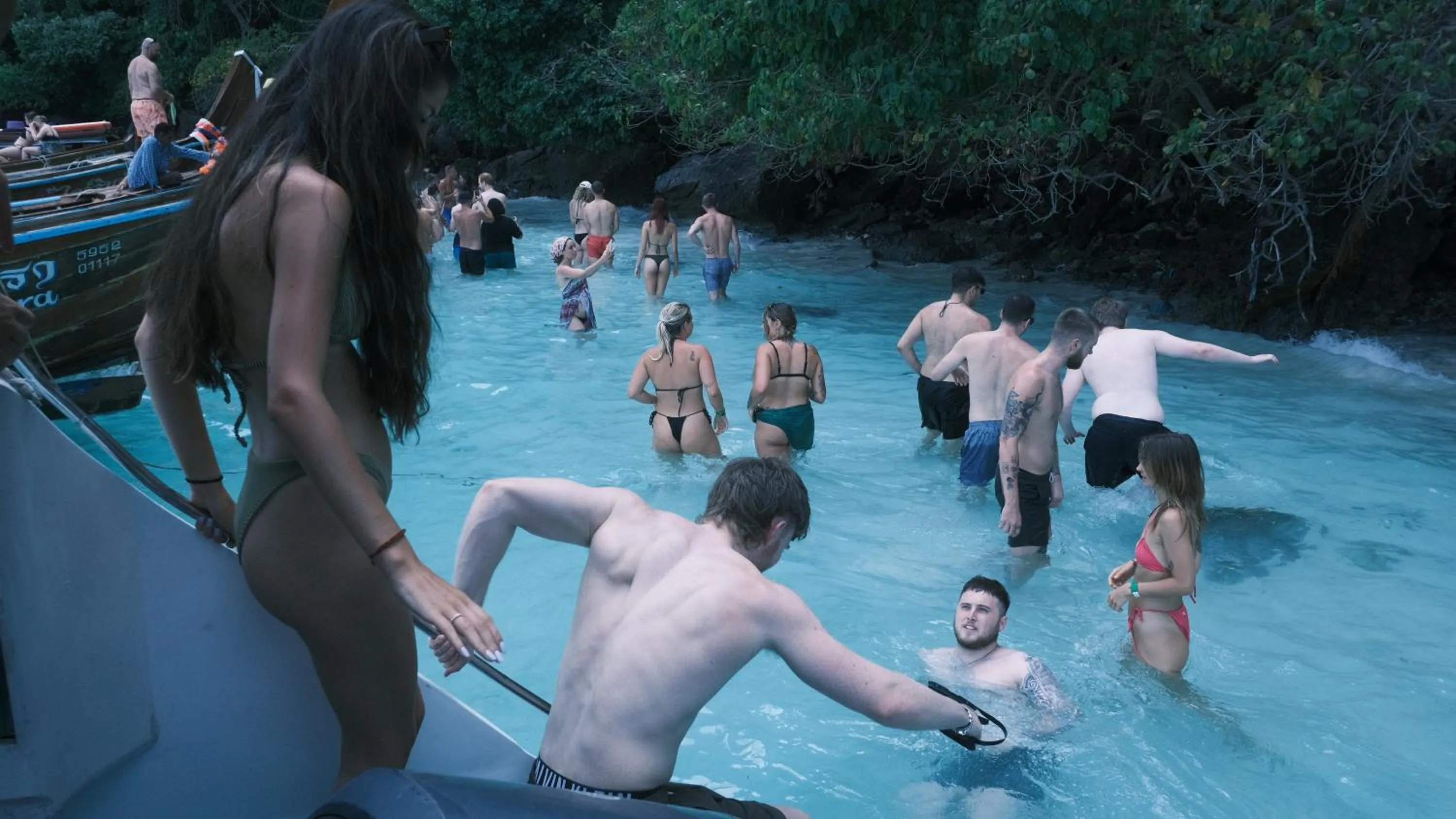 People in Bodega Koh Phi Phi