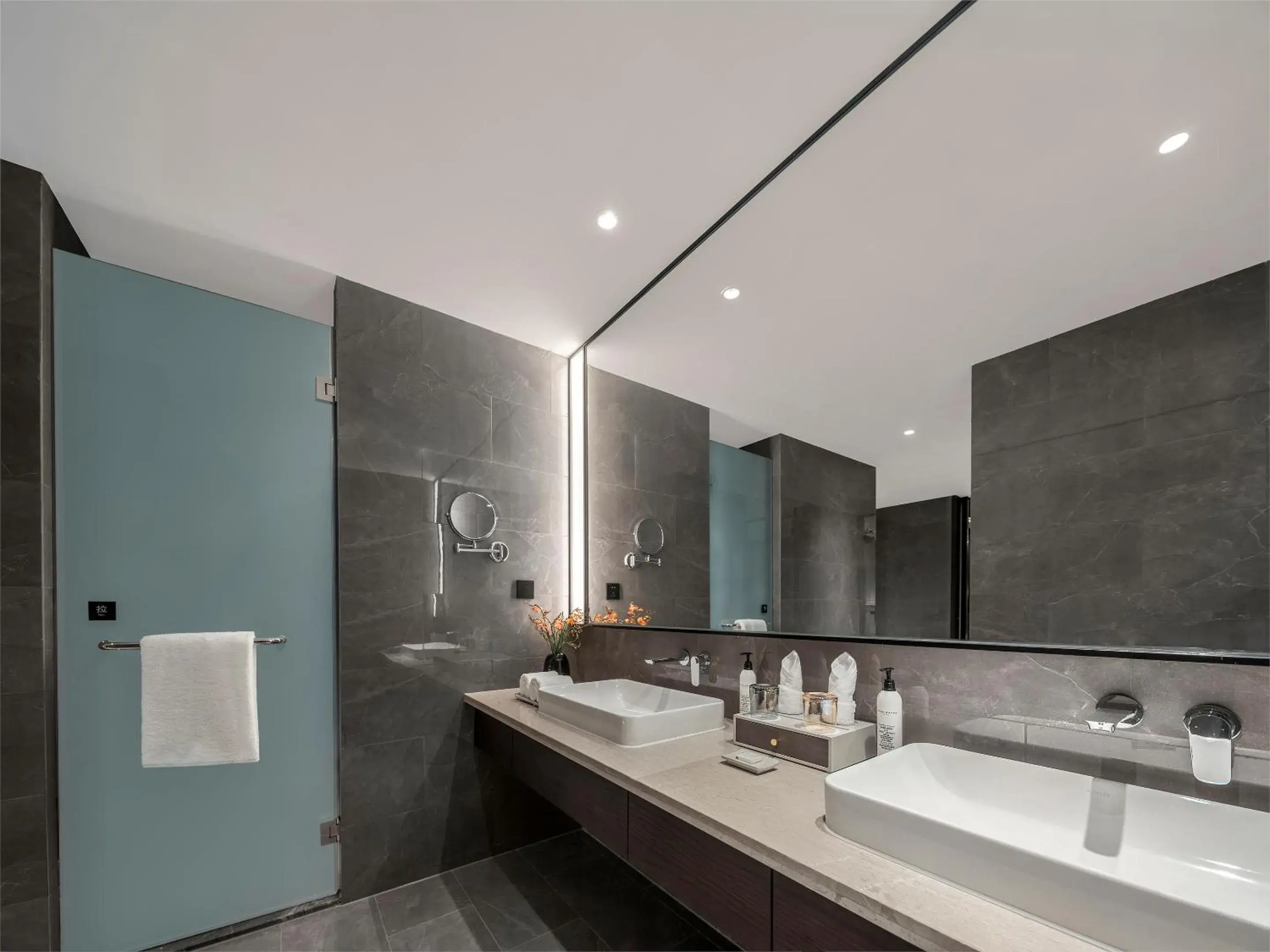 Deluxe City-view Twin Bed Room in Grand New Century Hotel, Wenzhou, A Tribute Portfolio Hotel Deluxe City-view Twin Bed Room in Grand New Century Hotel, Wenzhou, A Tribute Portfolio Hotel