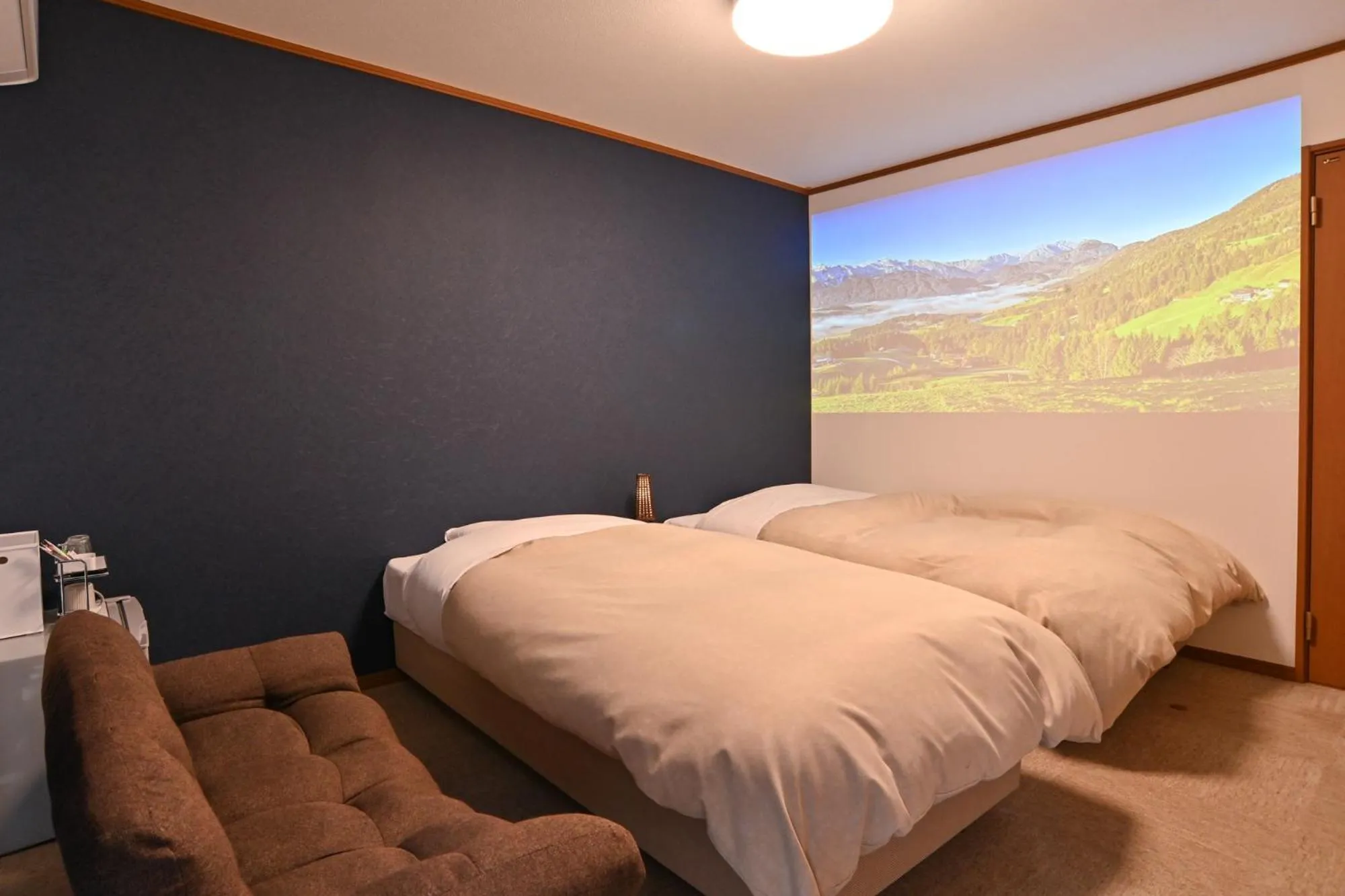 Bed in Lake side inn Beehive