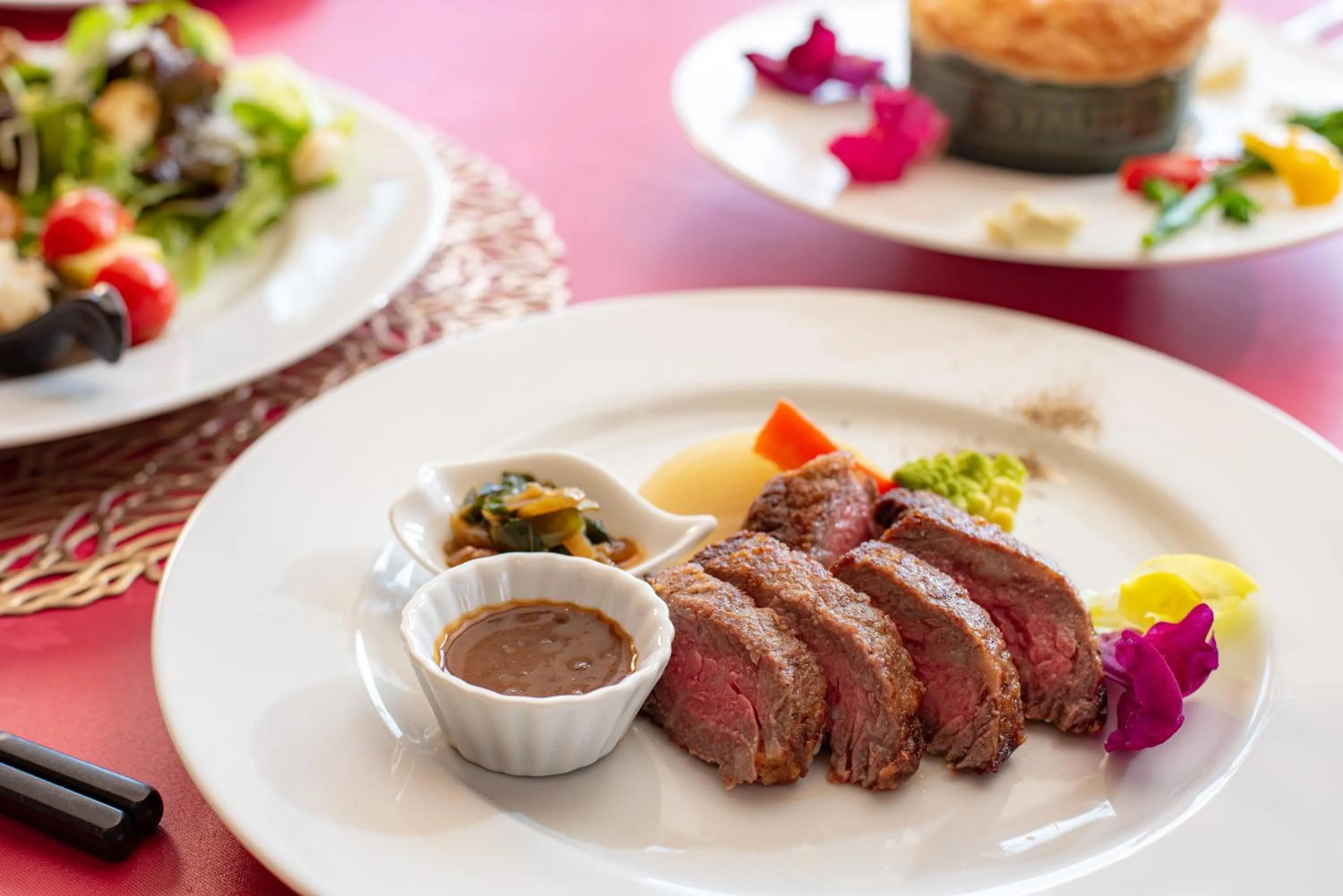 Lake side inn Beehive