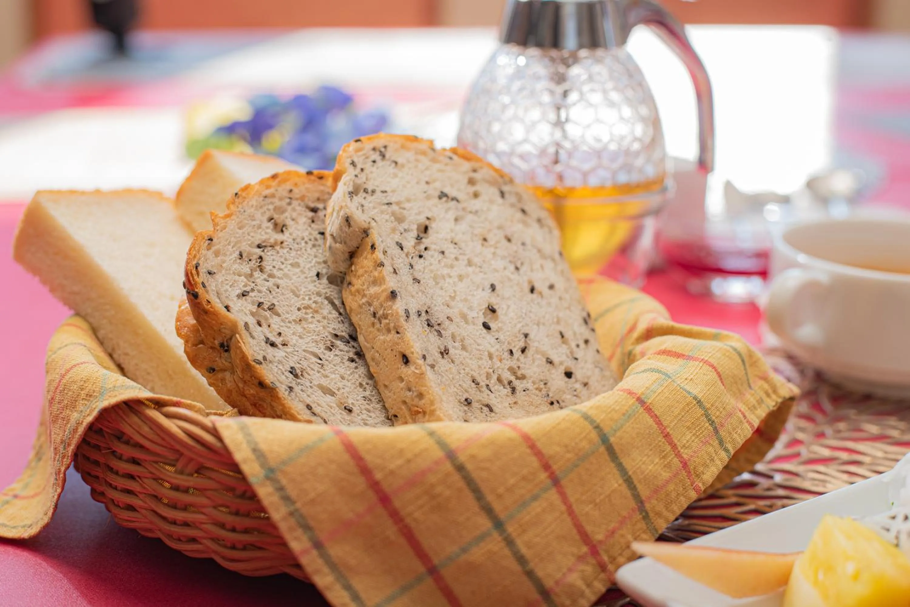 Lake side inn Beehive