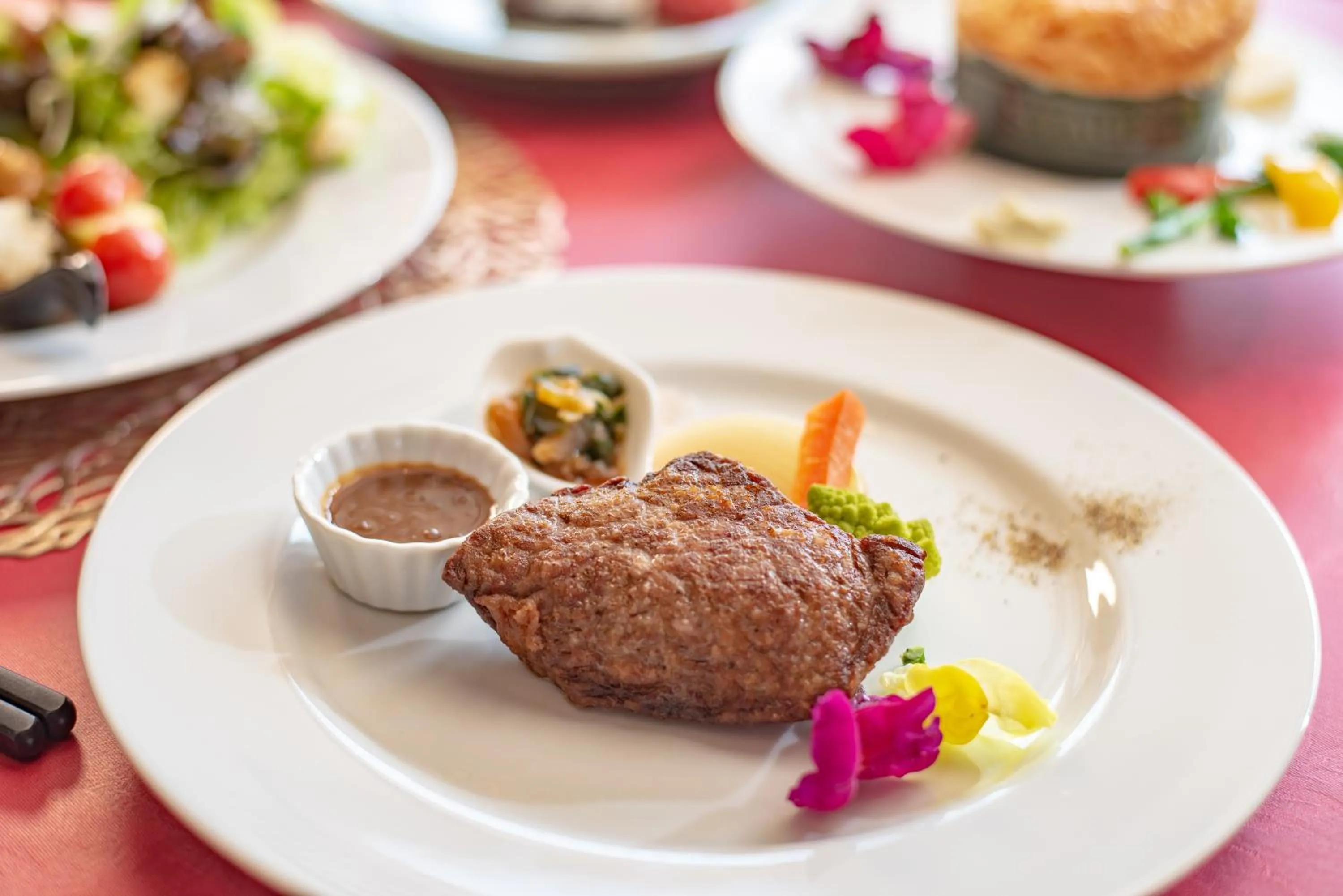 Food and drinks in Lake side inn Beehive