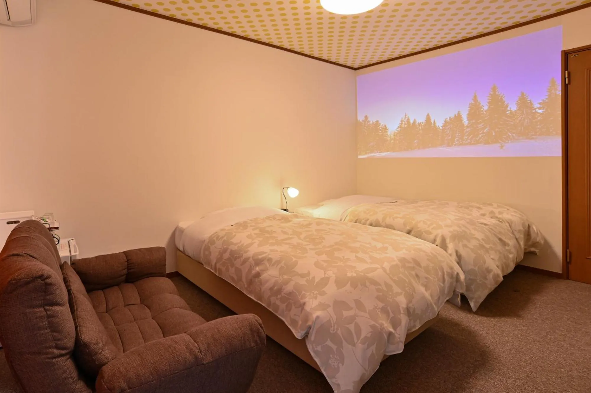 Bed in Lake side inn Beehive