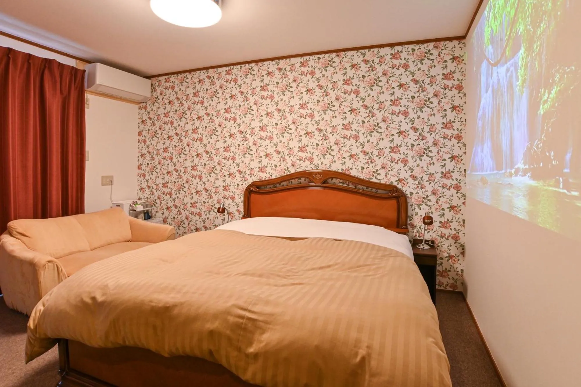 Bed in Lake side inn Beehive