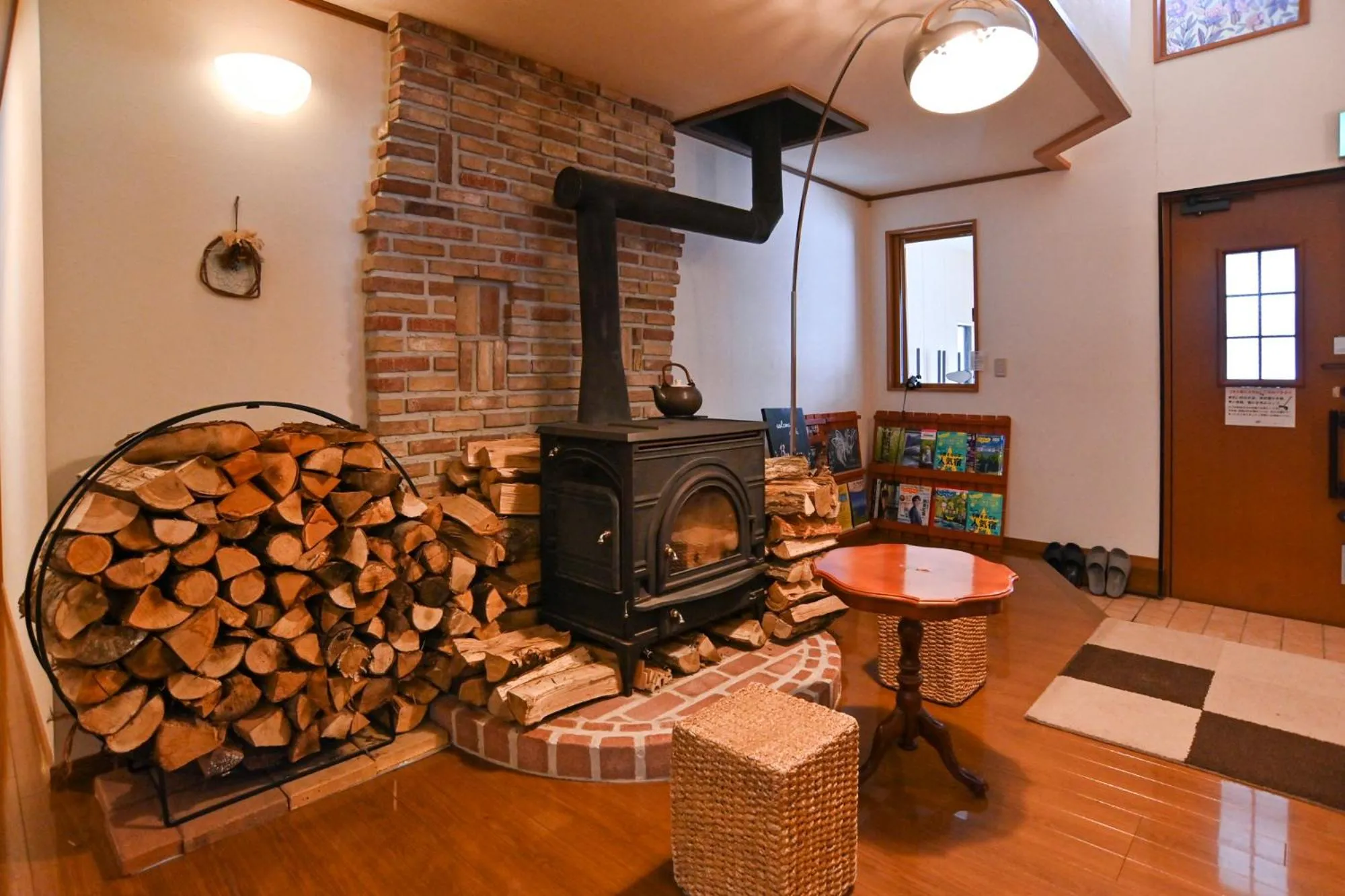 Lake side inn Beehive