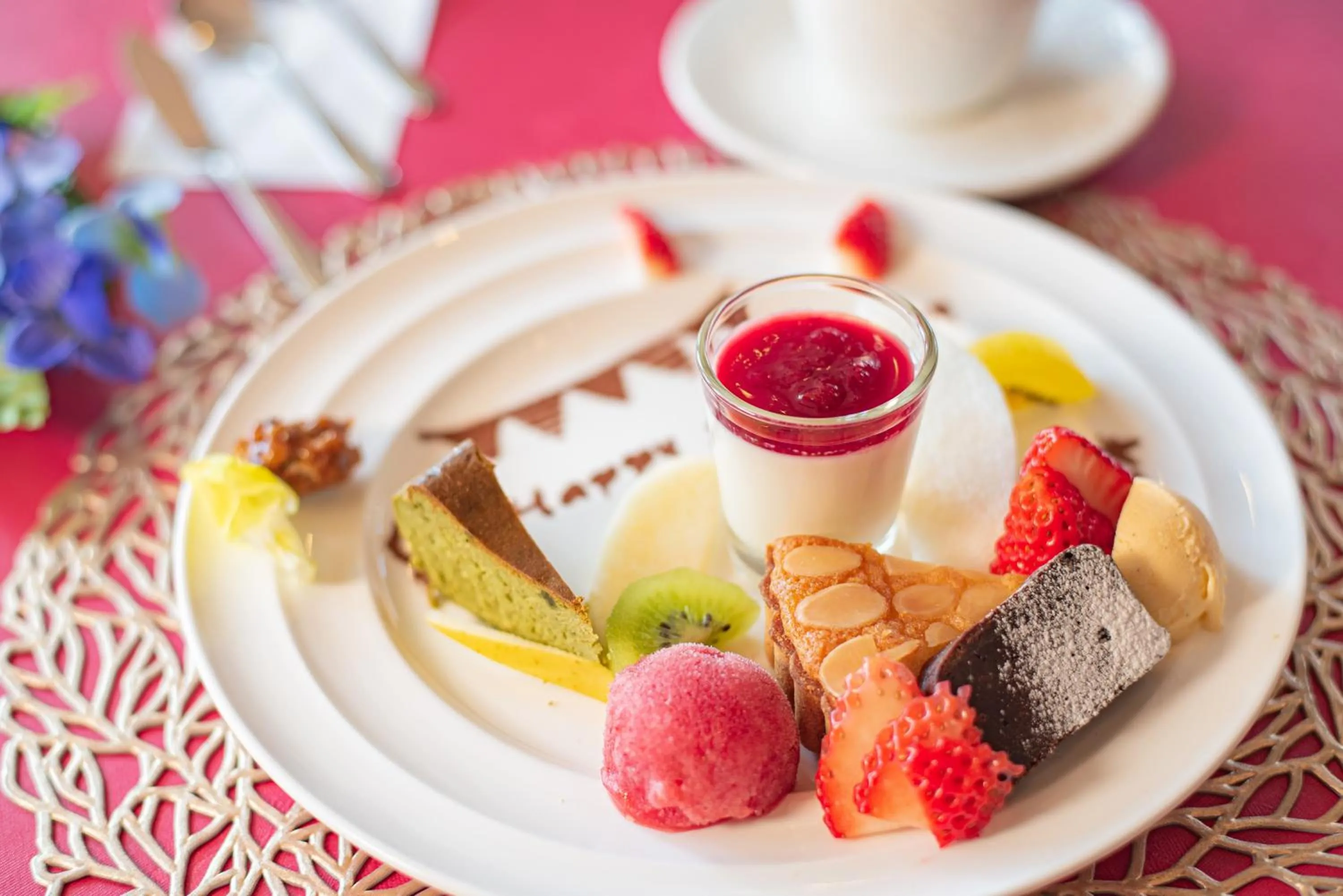 Lake side inn Beehive