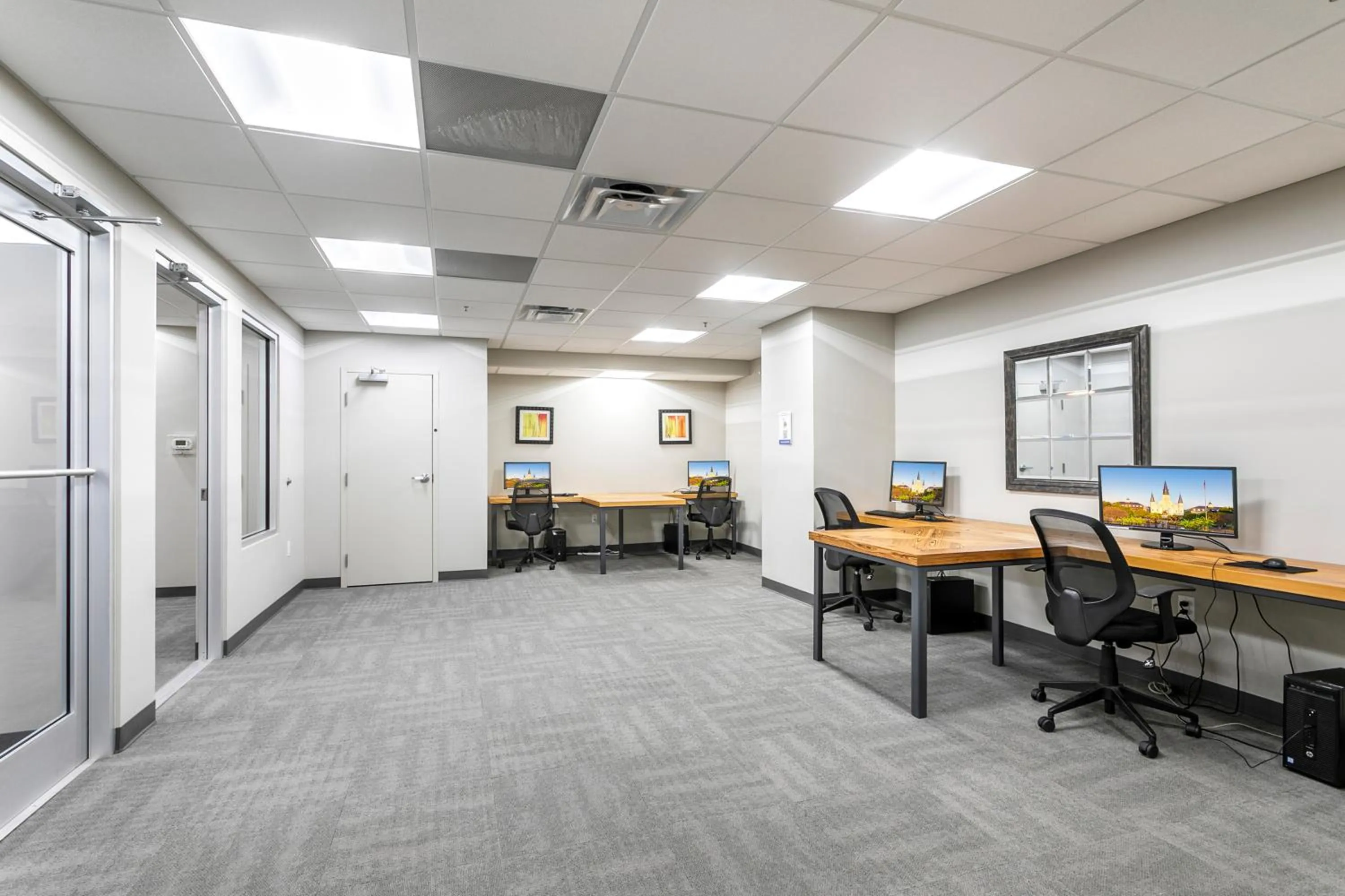 Business facilities in Spacious Modern Condo near French Quarter