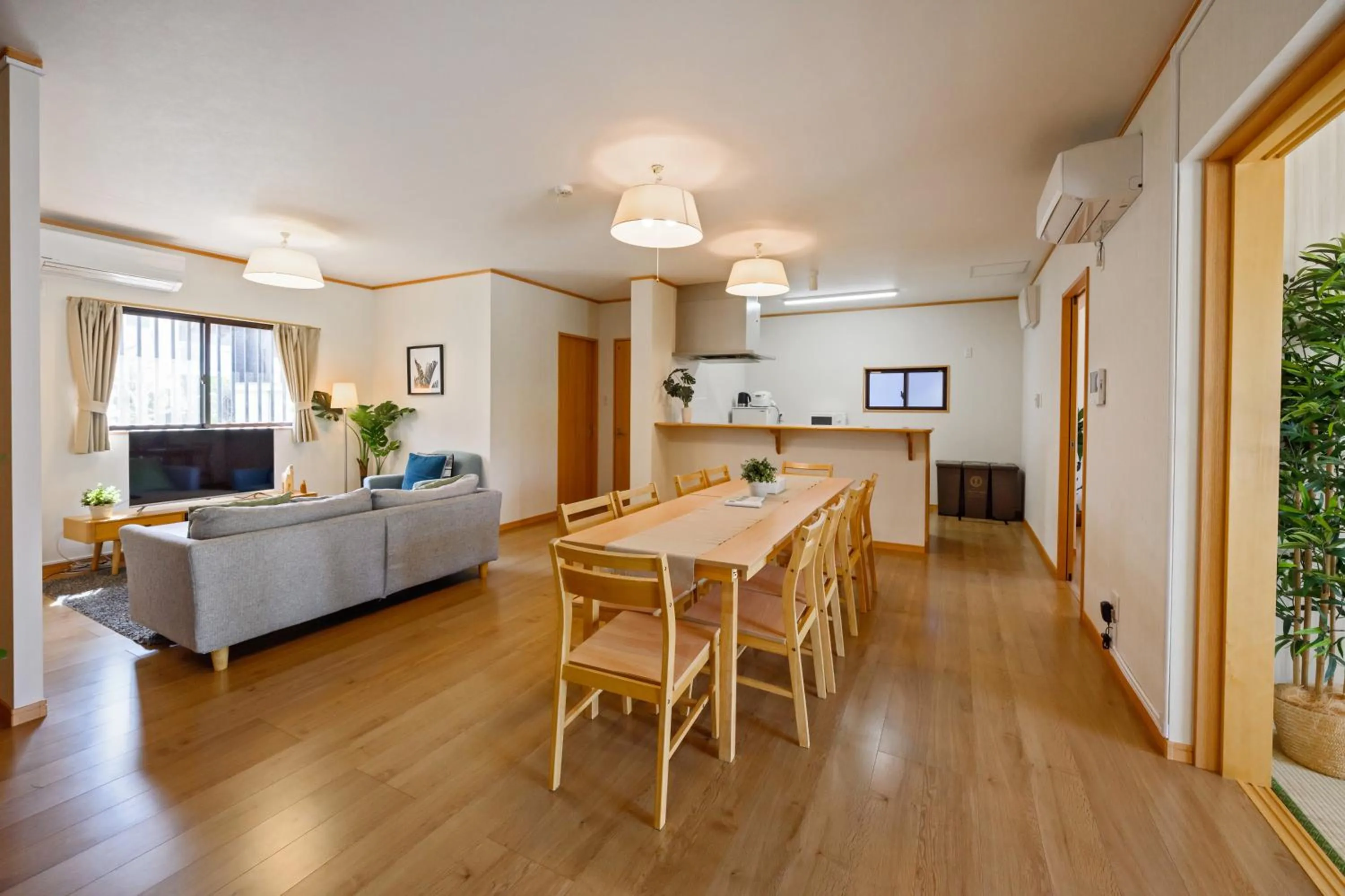 Dining area in Orange Line