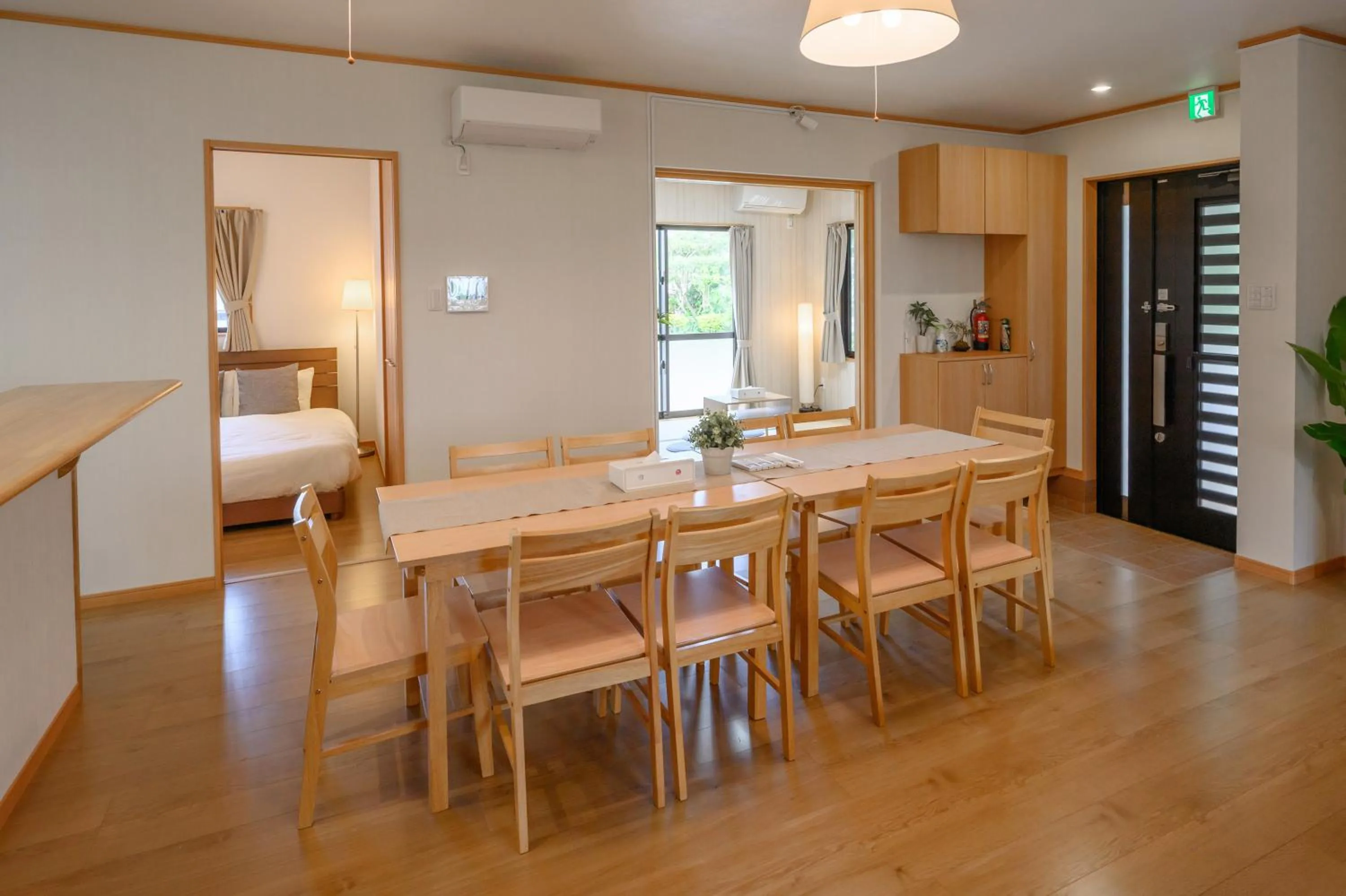 Dining area, Bed in Orange Line