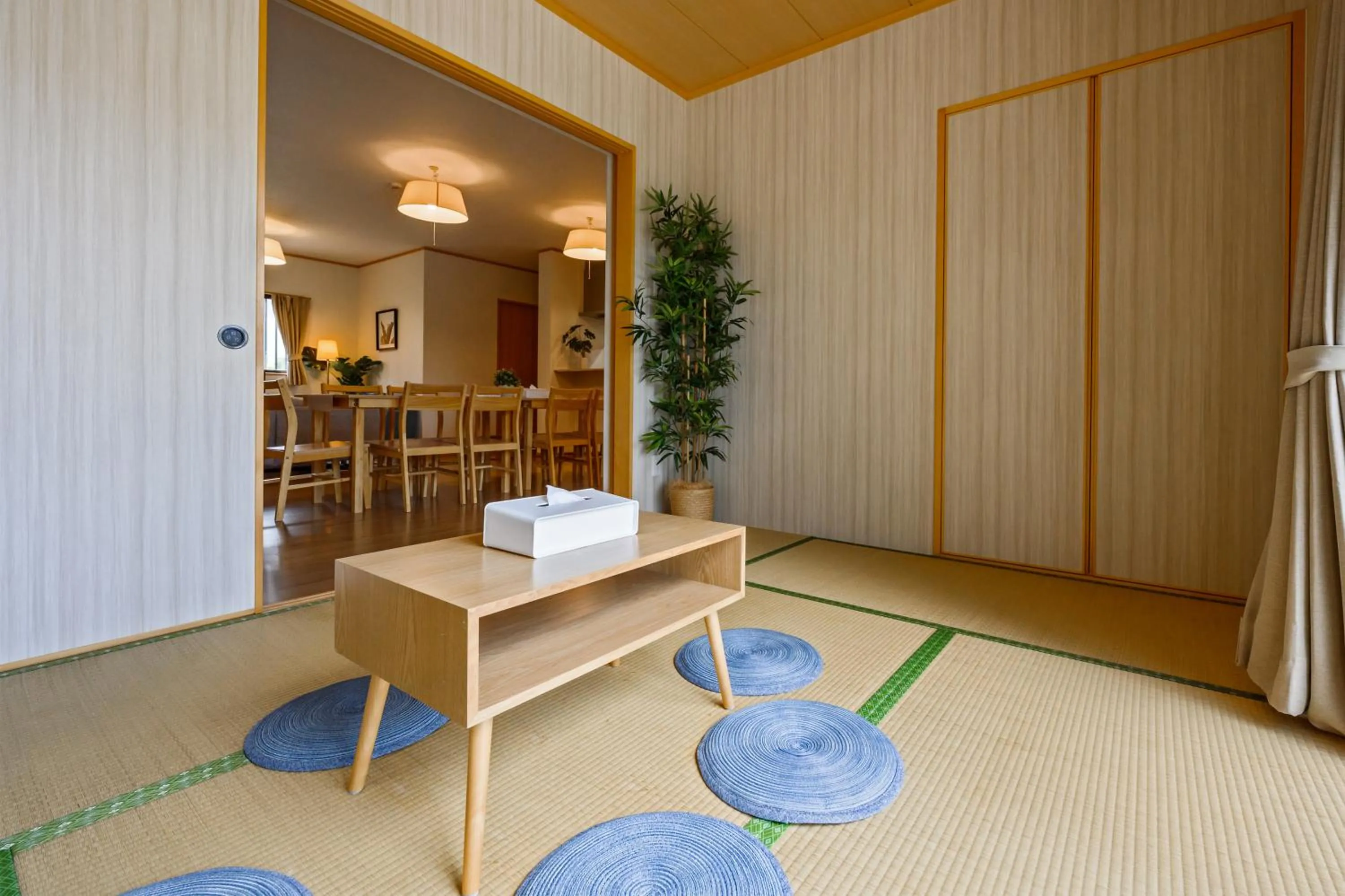 Seating area in Orange Line